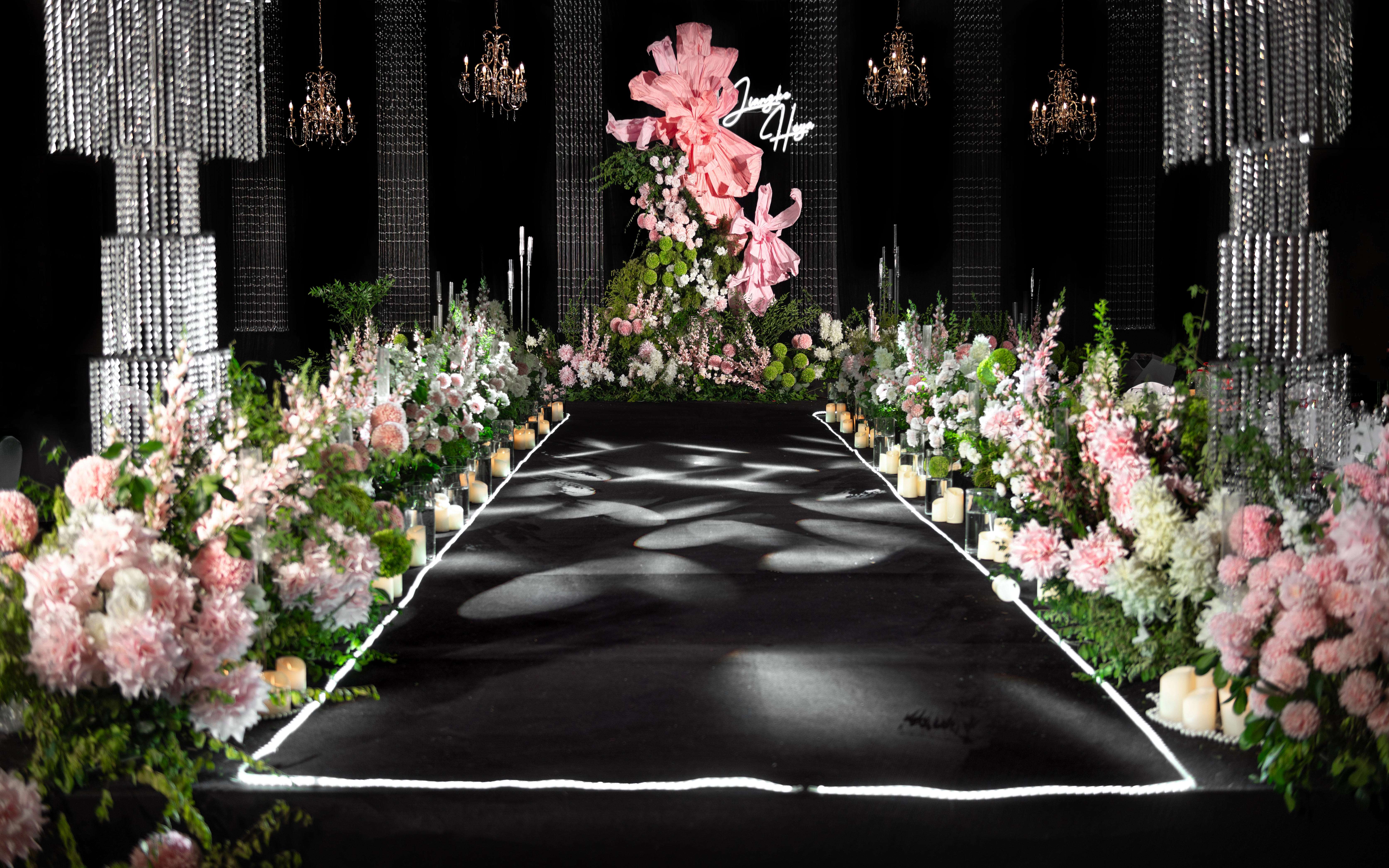 鸢尾绽放，爱之典章