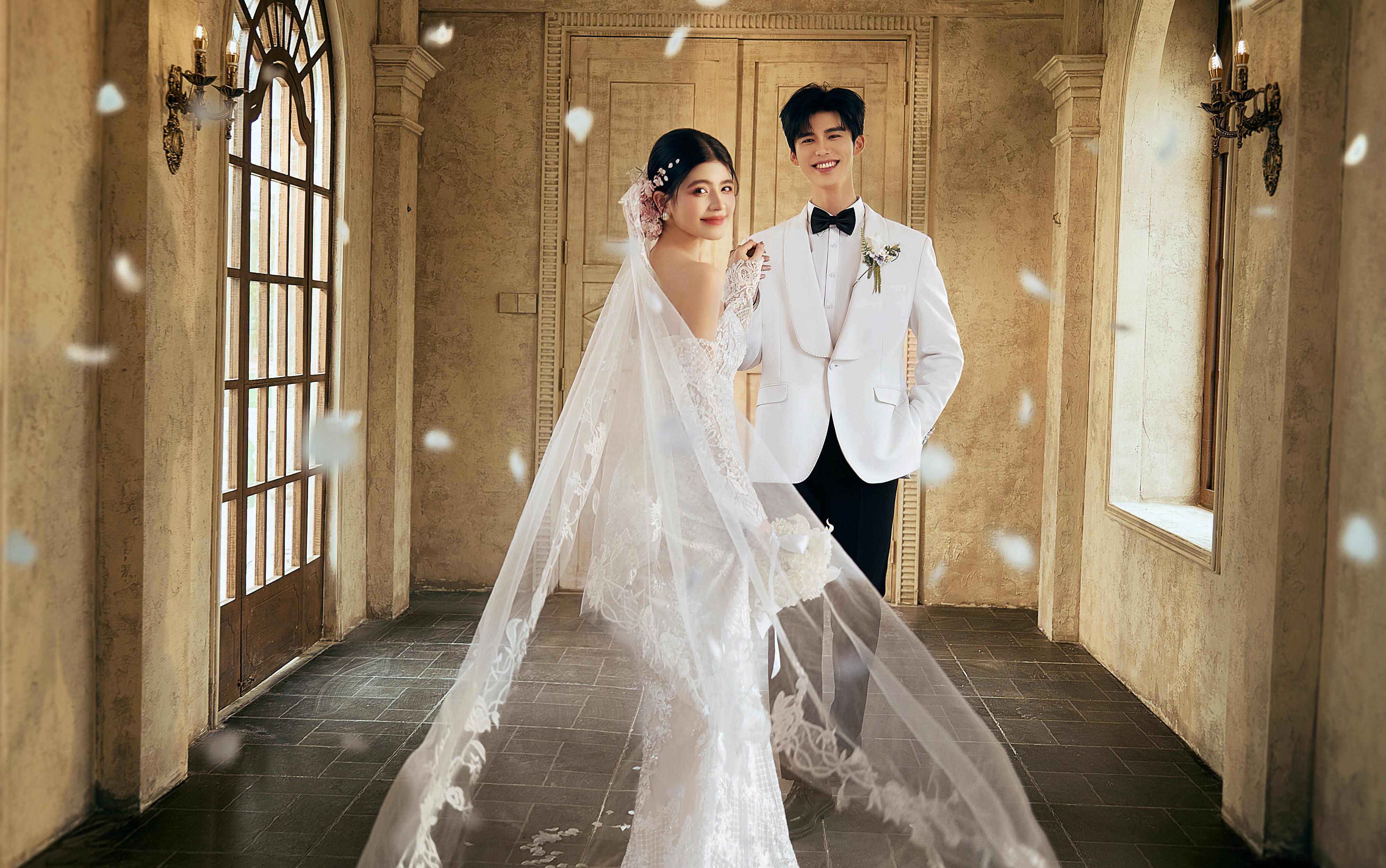 蜜果莊園丨復(fù)古長廊婚紗照