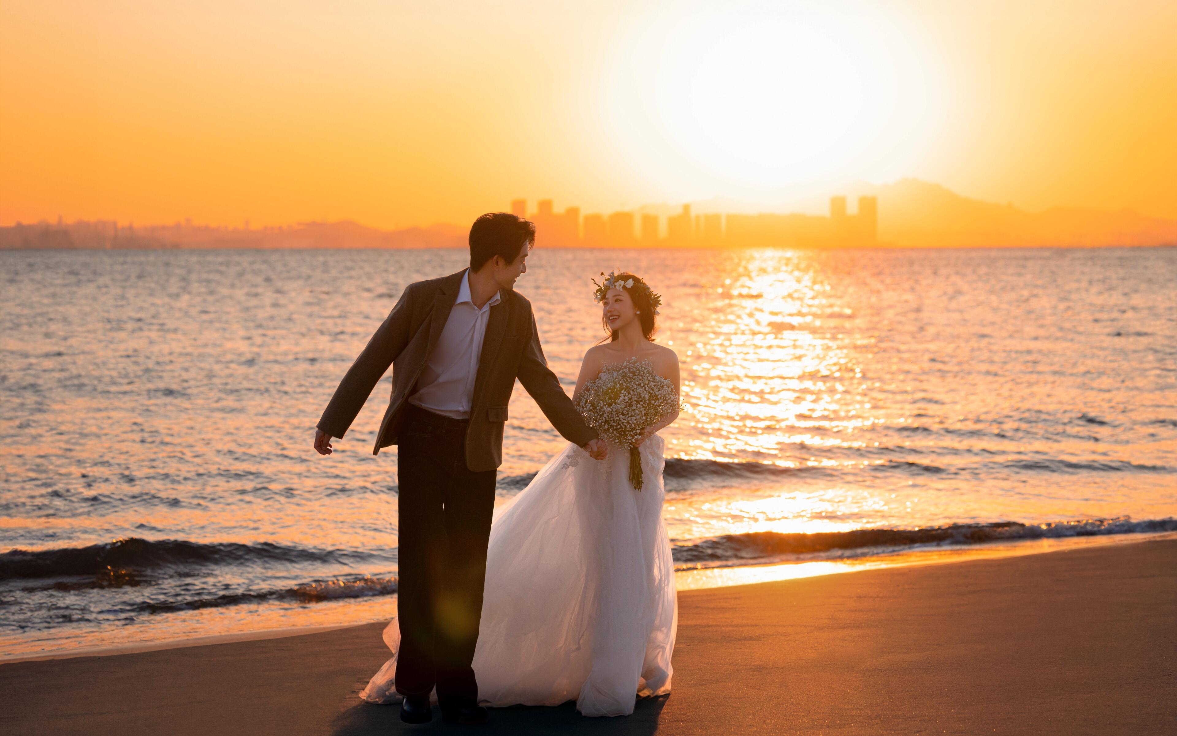 被夕阳吻过的此刻梦中的海景夕阳婚纱照