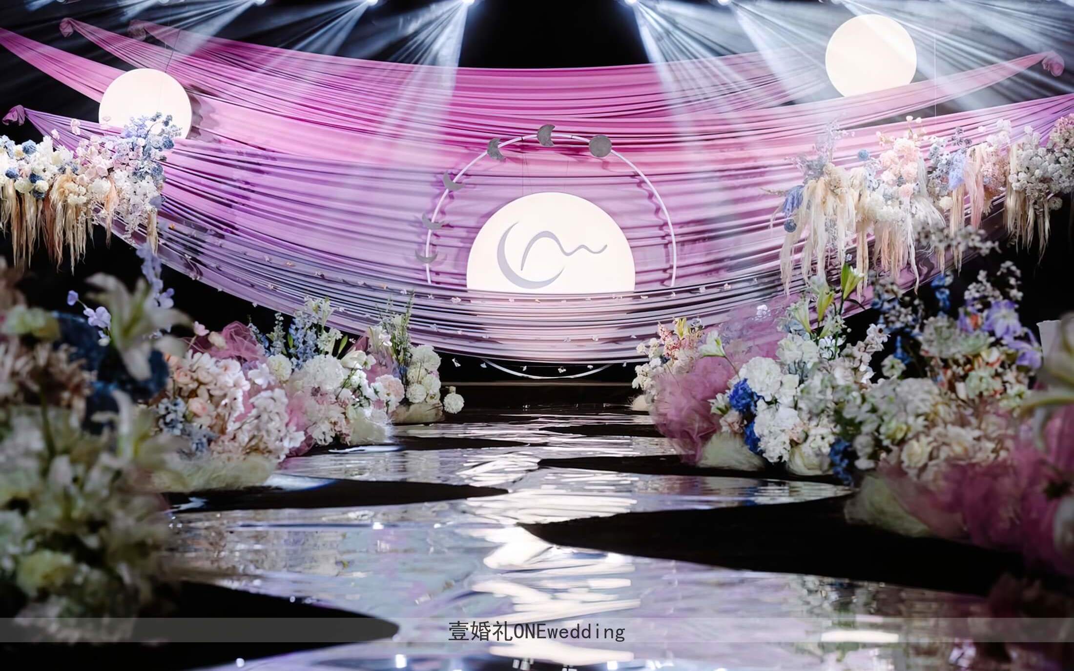 韓式布幔營造紫色婚禮氛圍