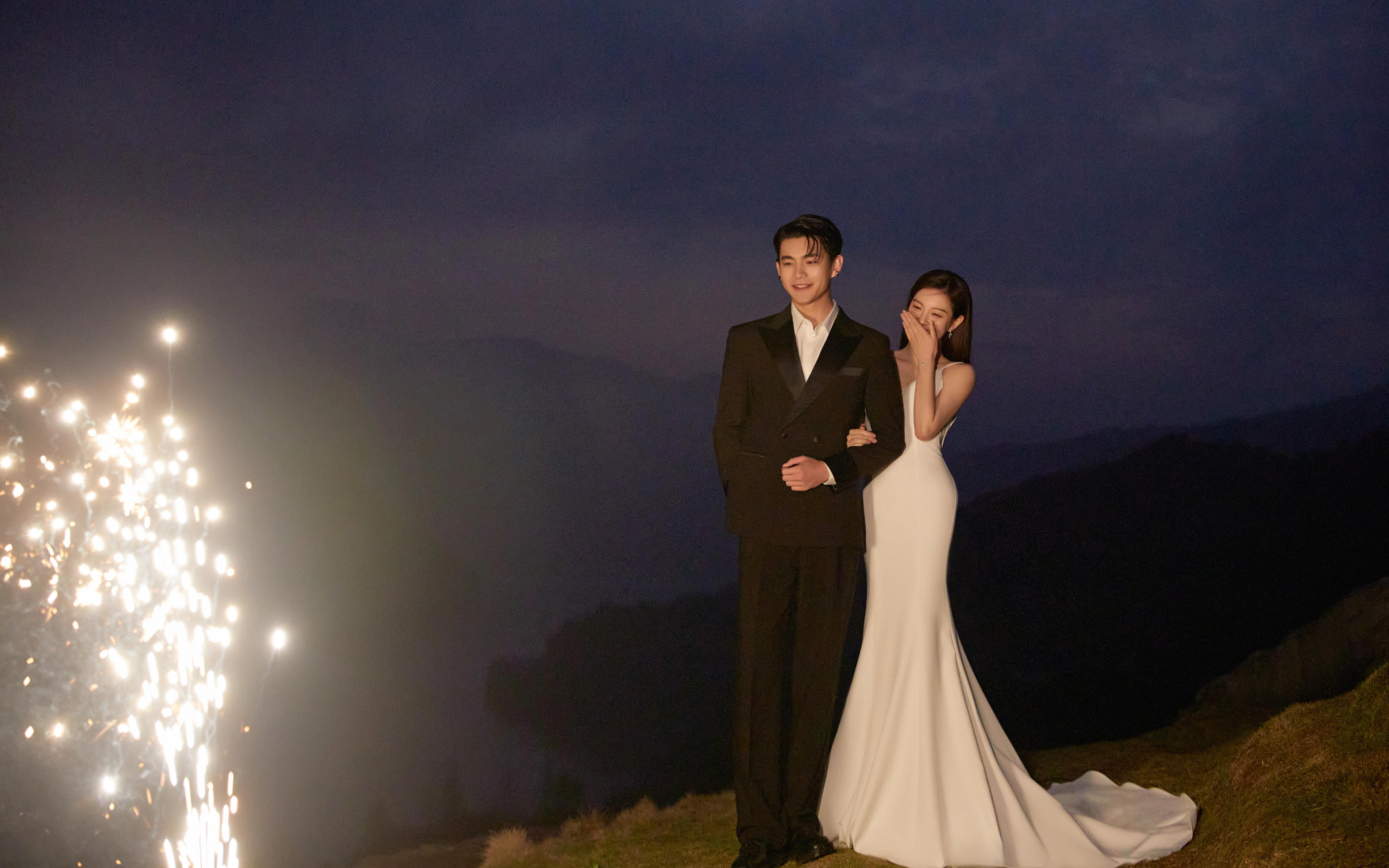 【山顶婚照】烟火下的深情告白，氛围感婚照臻藏心动