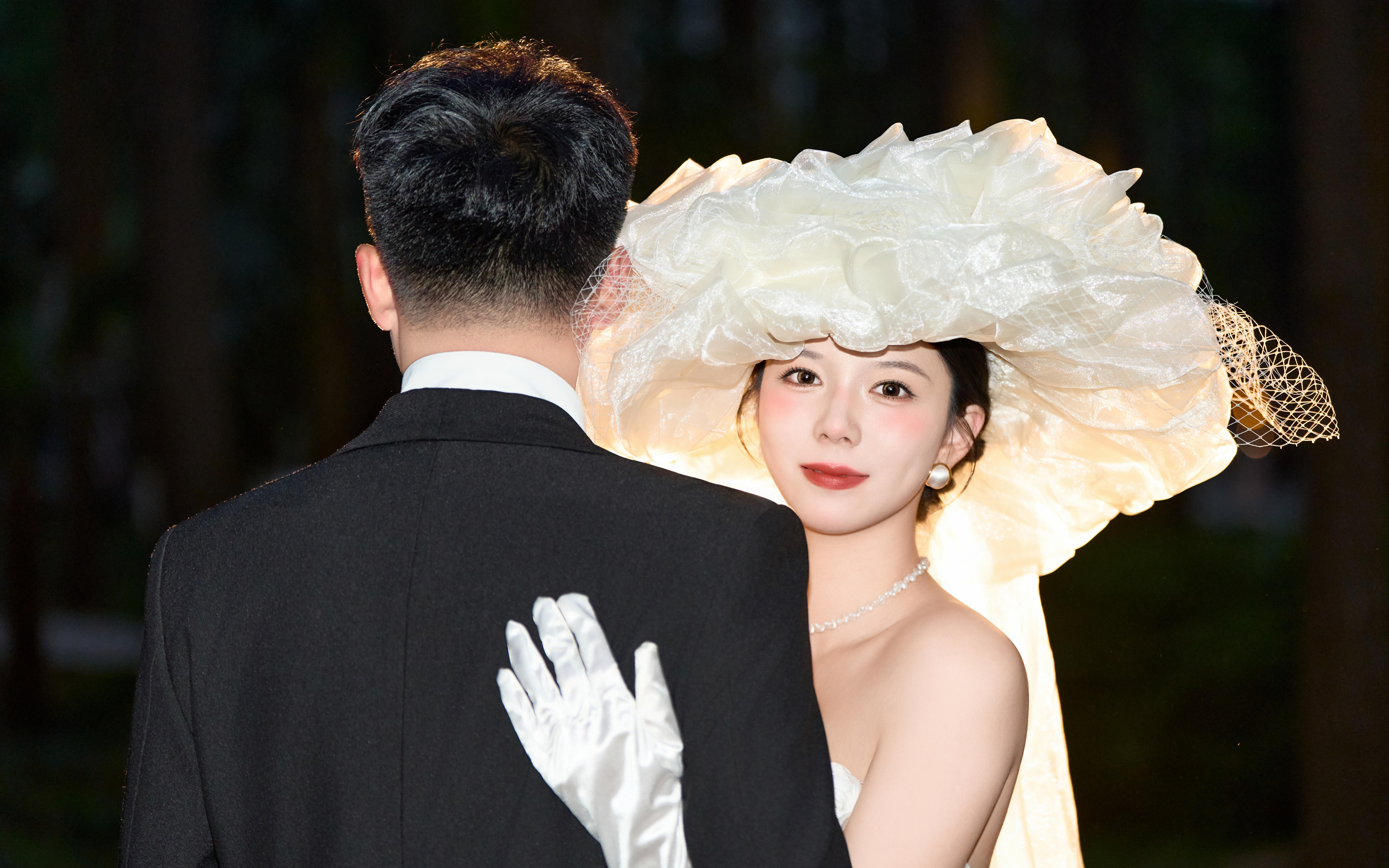 【客片欣赏】法式婚纱照的浪漫 藏匿于森林秘境