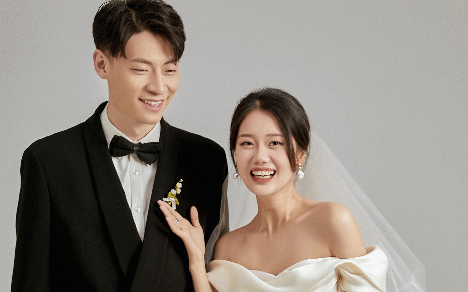 簡(jiǎn)約風(fēng)婚紗照｜把溫柔與幸福都穿在身上