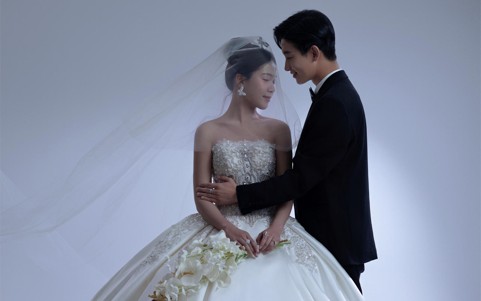 爱是光影写下的诗✨室内婚纱照，偏爱这一组