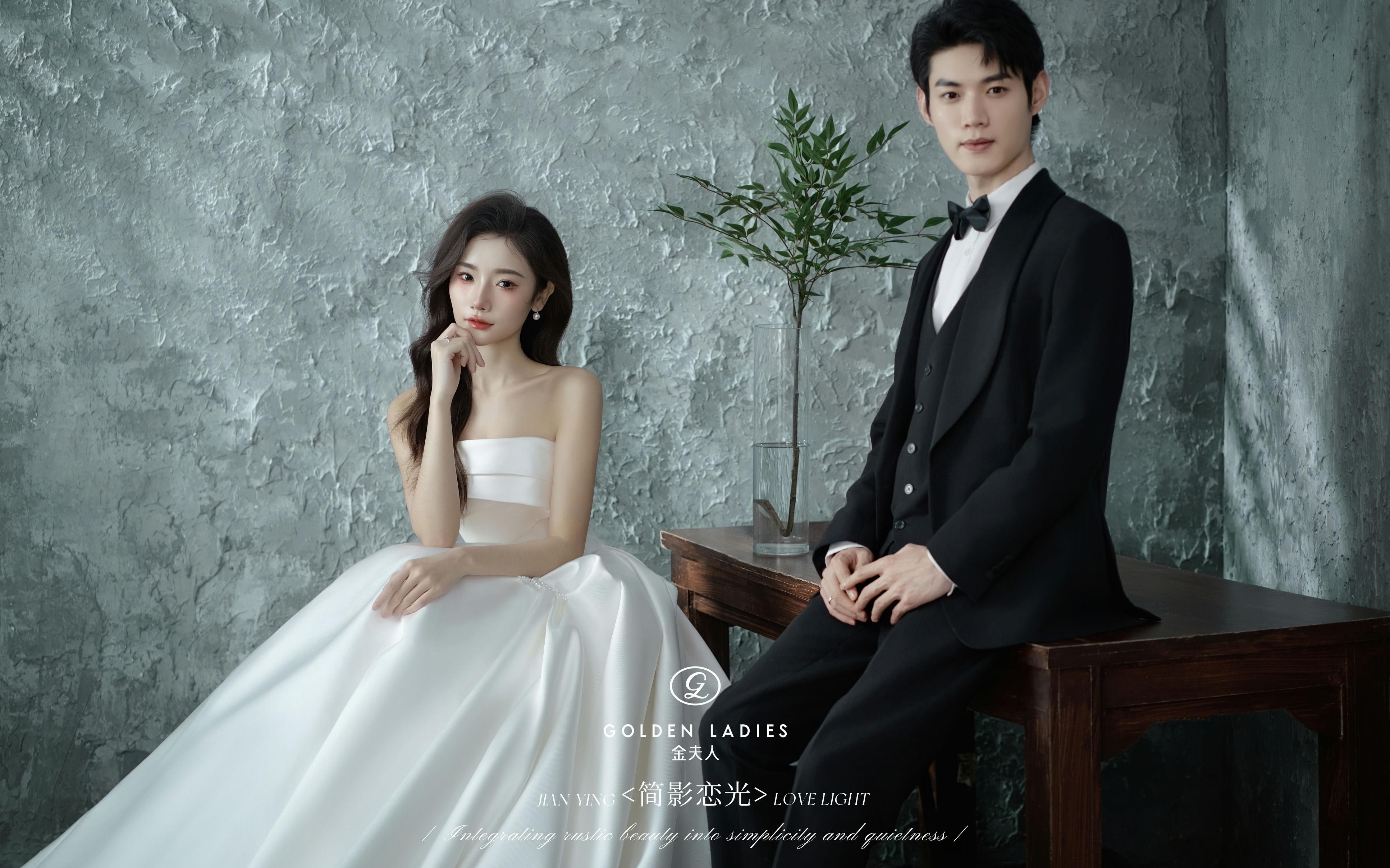 这组婚纱照把 “高级松弛感” 焊在镜头里✨