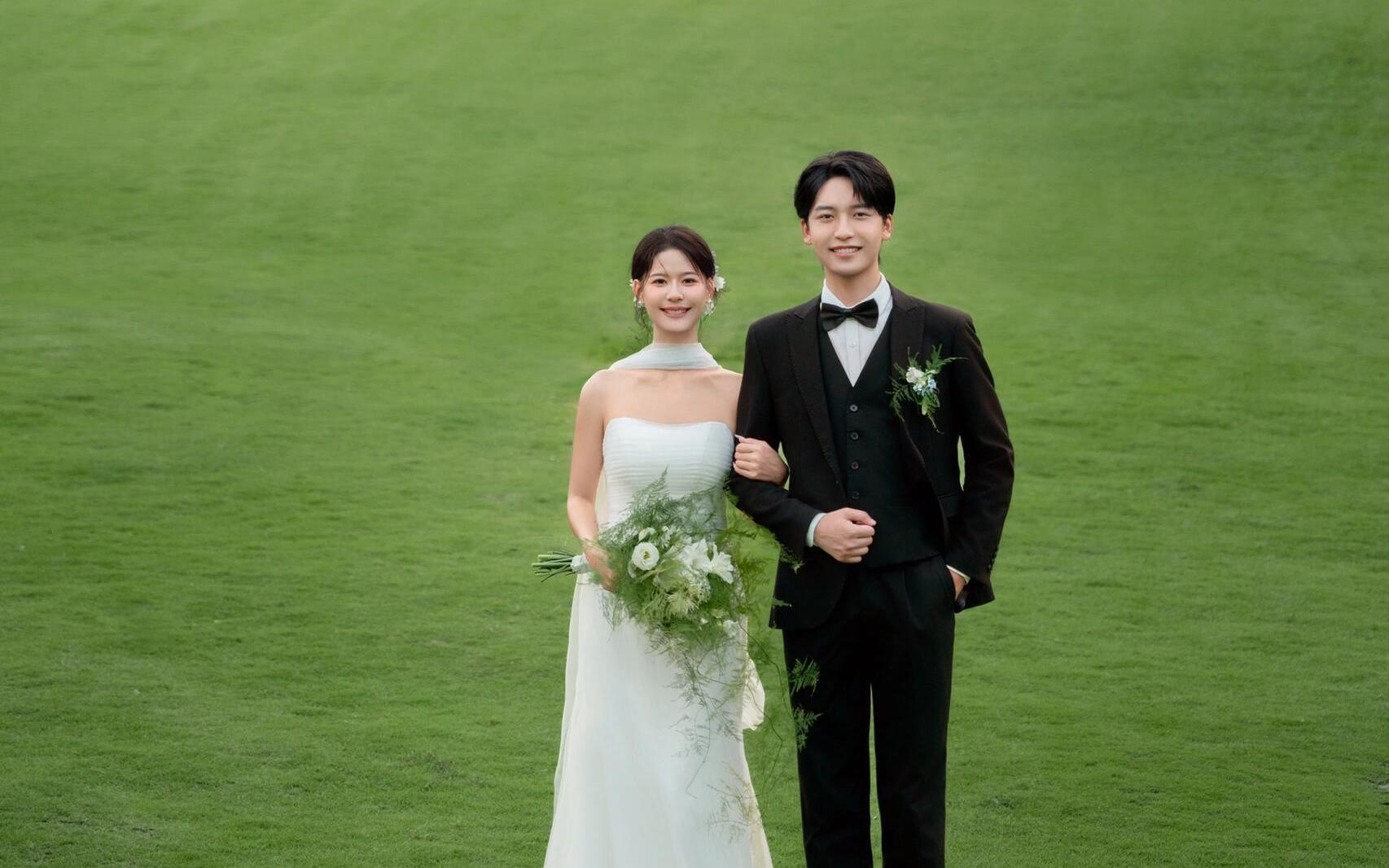 森系草坪婚紗照!綠意詩篇就在腳下