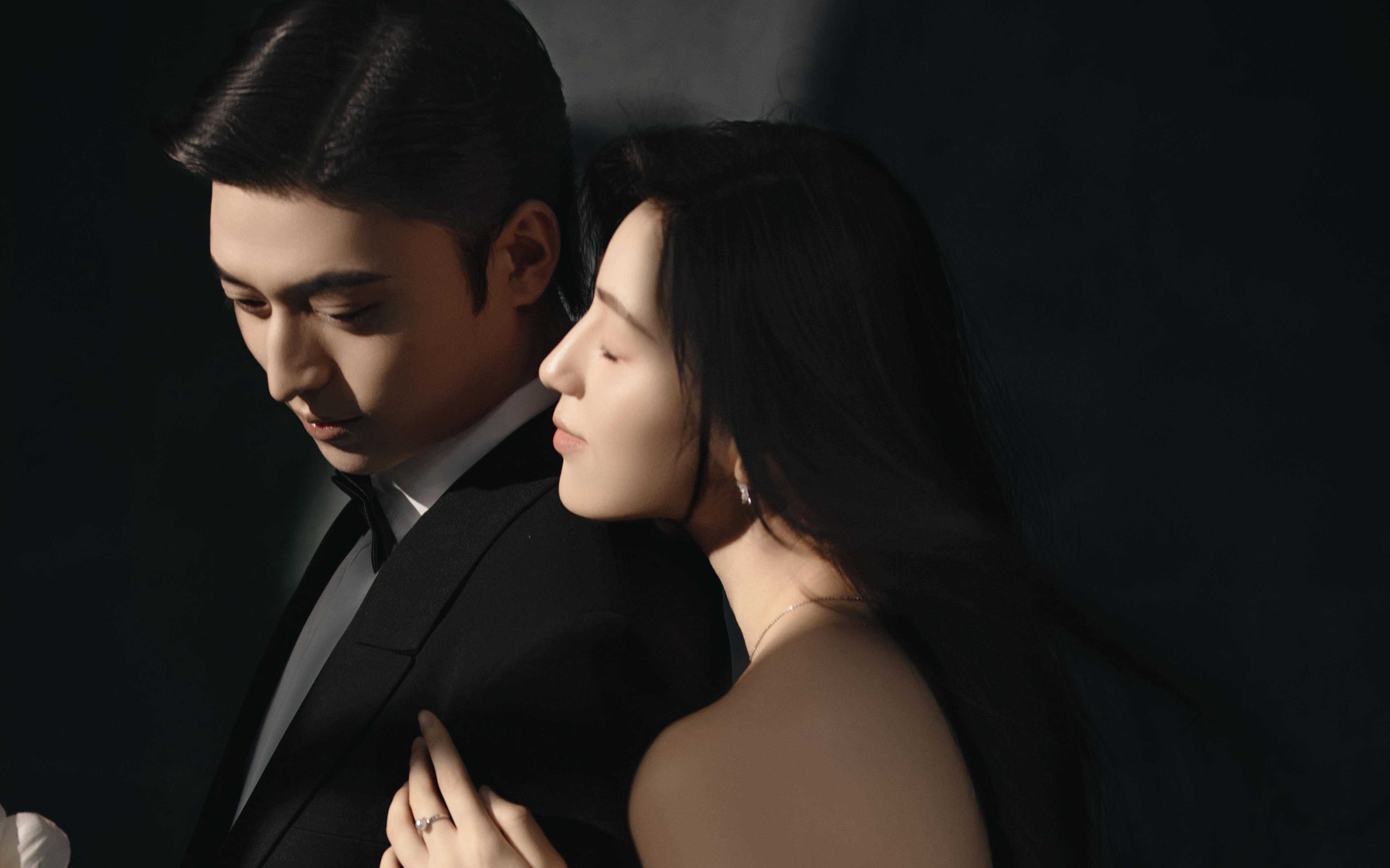 美神降臨?一眼就淪陷的油畫風(fēng)婚紗照