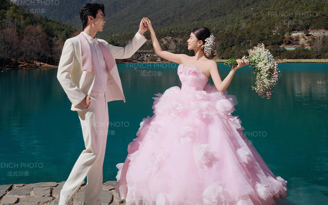 【法式印象】太仙了吧❗️雪山下的蓝月谷婚纱照