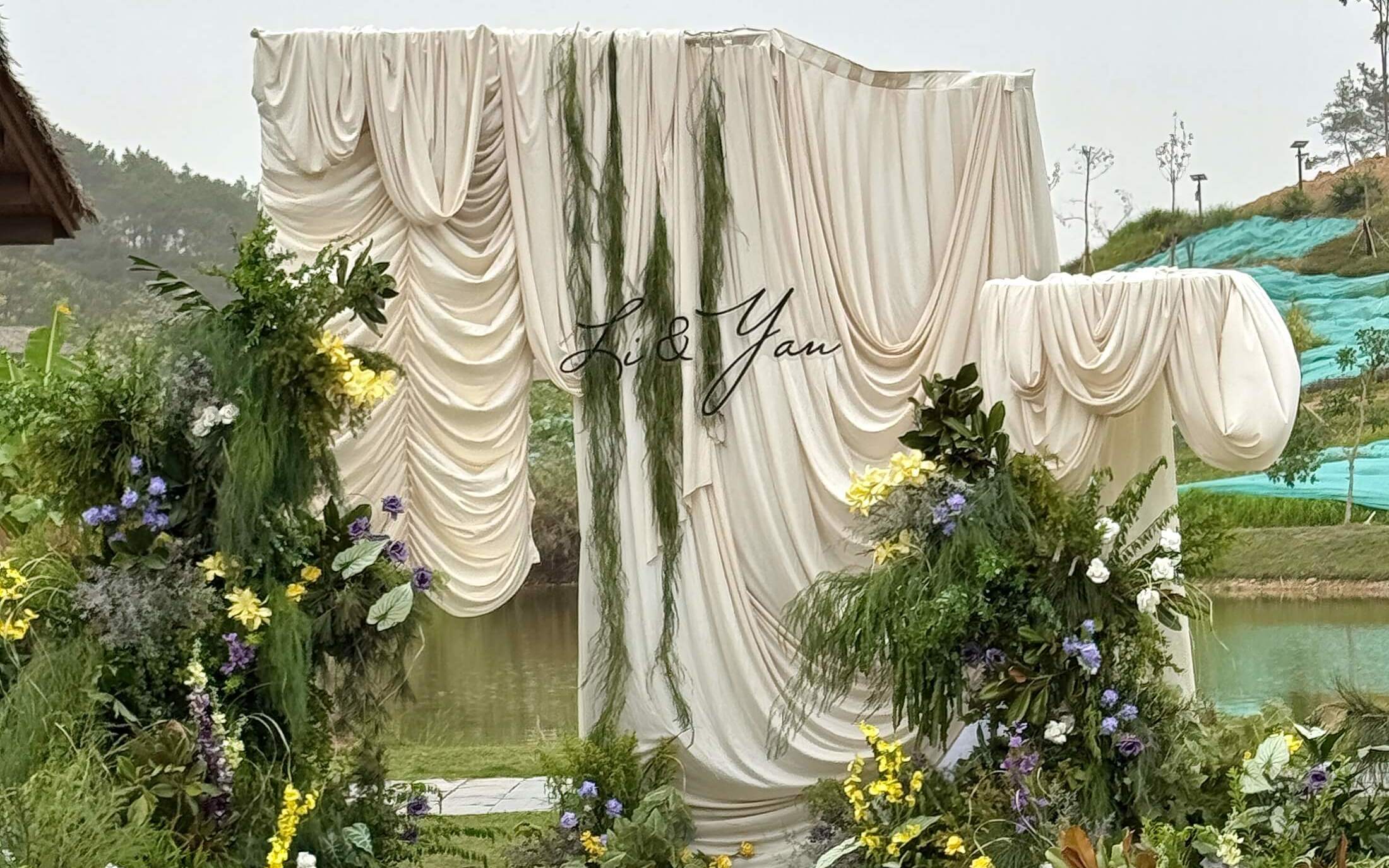 氛围感香槟色布幔野生感草坪婚礼