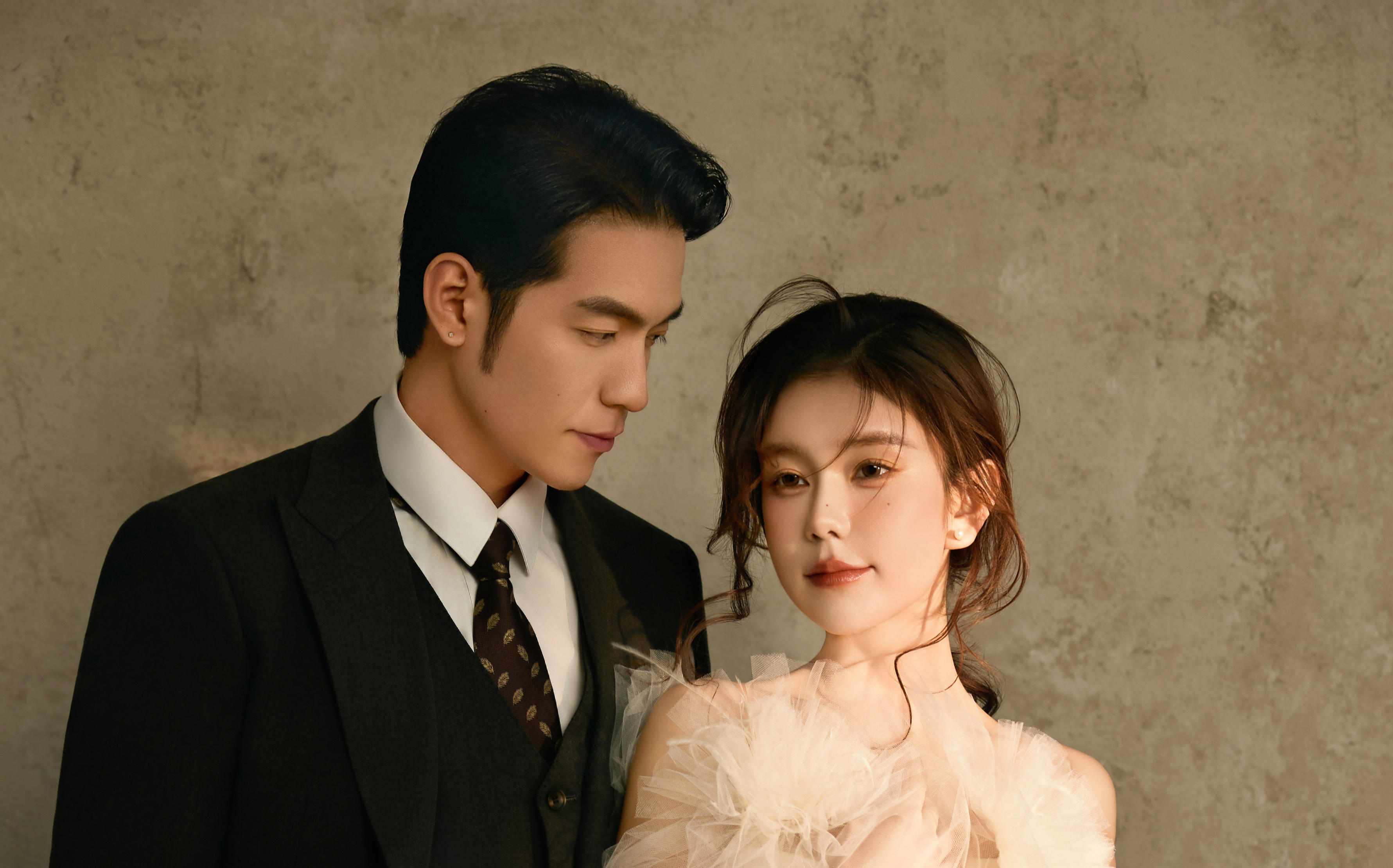 暖調(diào)光影下的浪漫氣息??法式氛圍感婚紗照