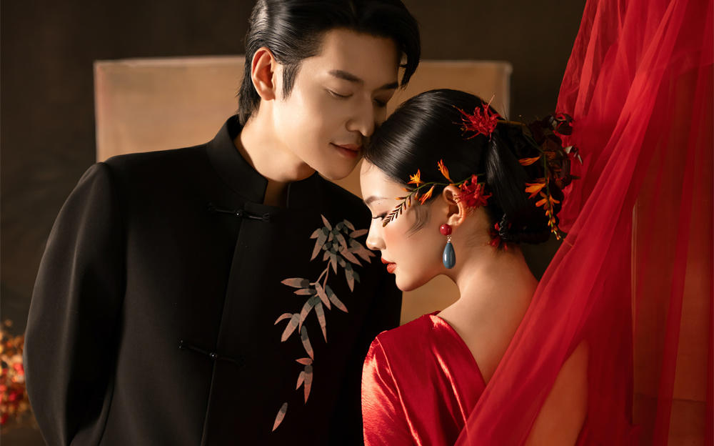 谁说中式婚纱照显老气❓这组让我美到窒息~