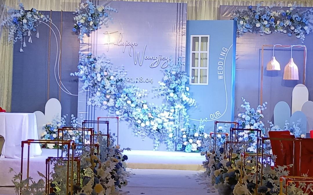 简约蓝色室内浪漫小预算婚礼