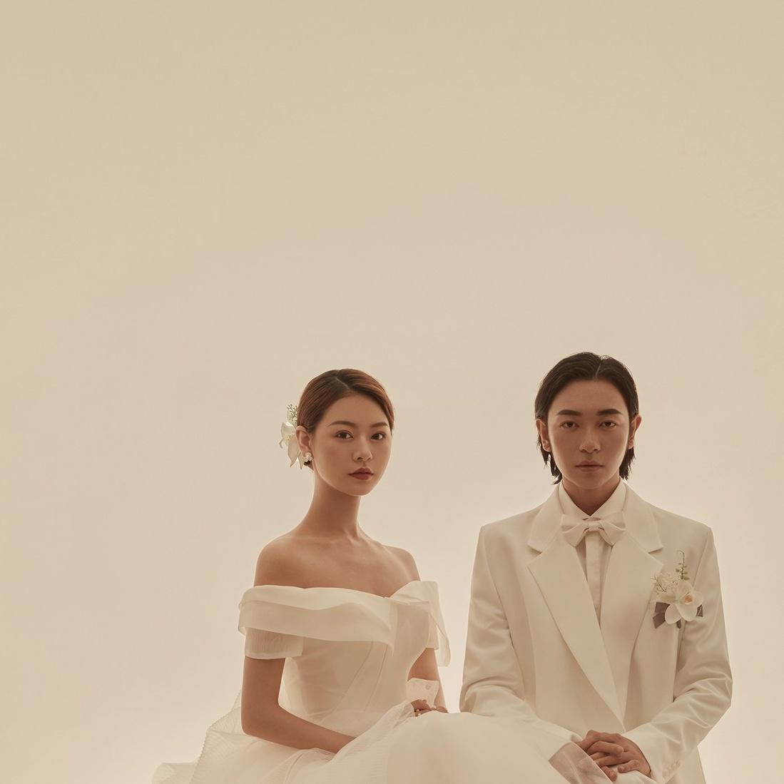 强推的简约婚纱照，这样拍也太纯净了吧