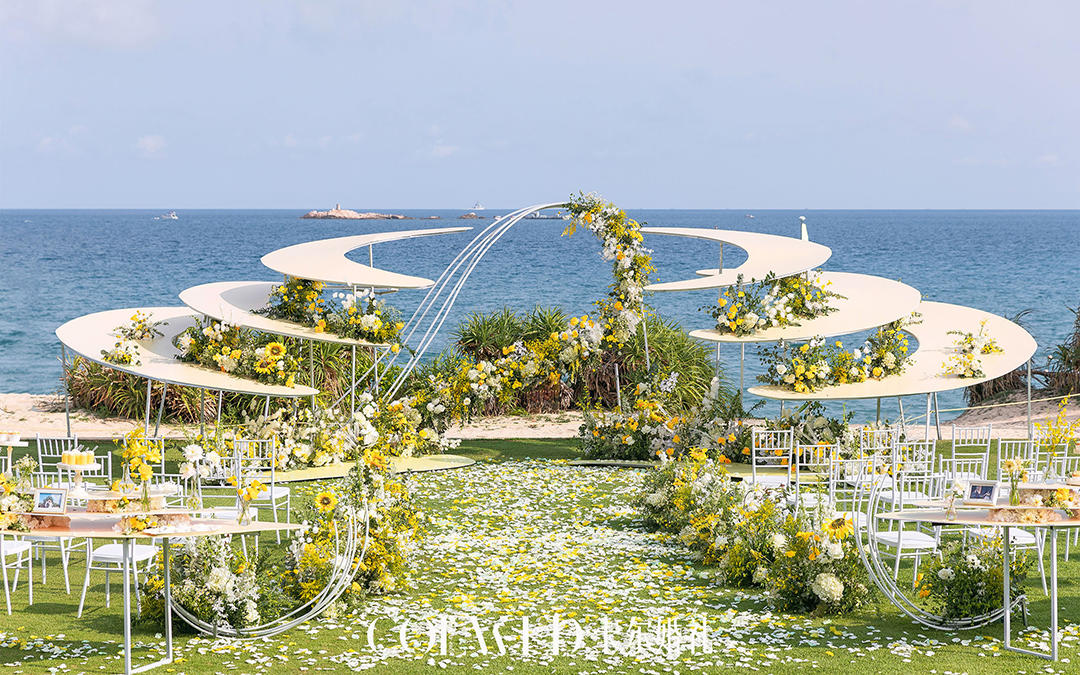 礼物盲盒婚礼|淡黄色系草坪婚礼