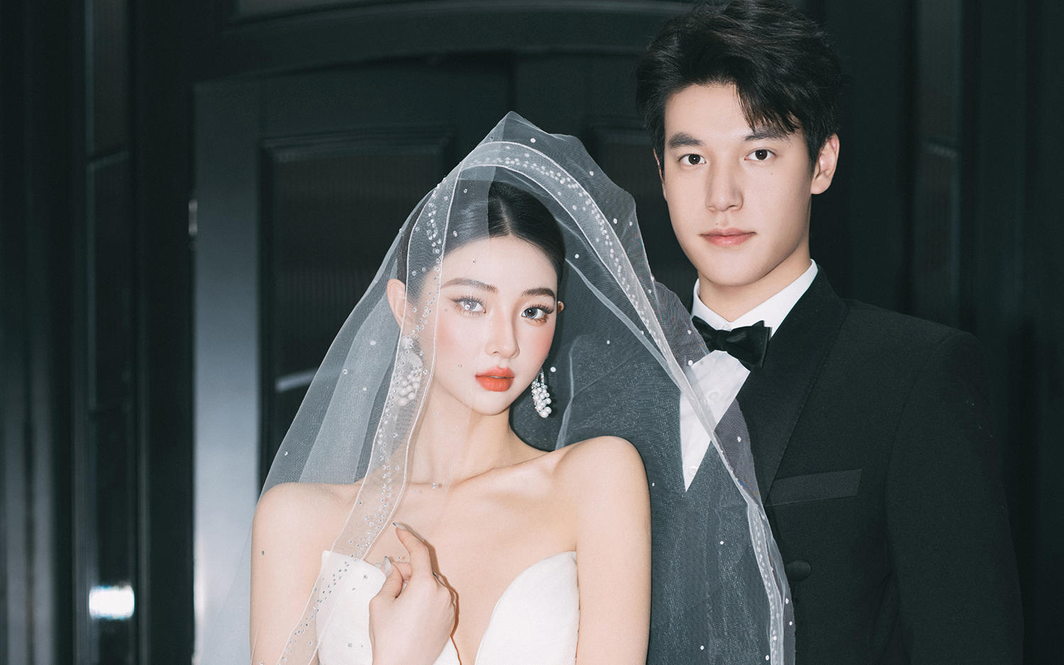 社恐新人看過來！內(nèi)景坐姿婚紗照自然不尷尬