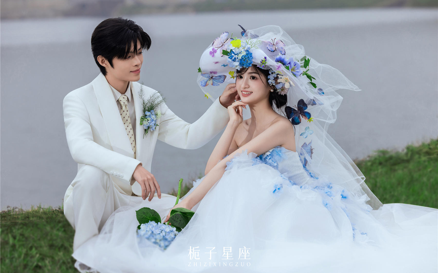 找到本命婚紗照取景地?草坪+湖景，氛圍感拿捏死了