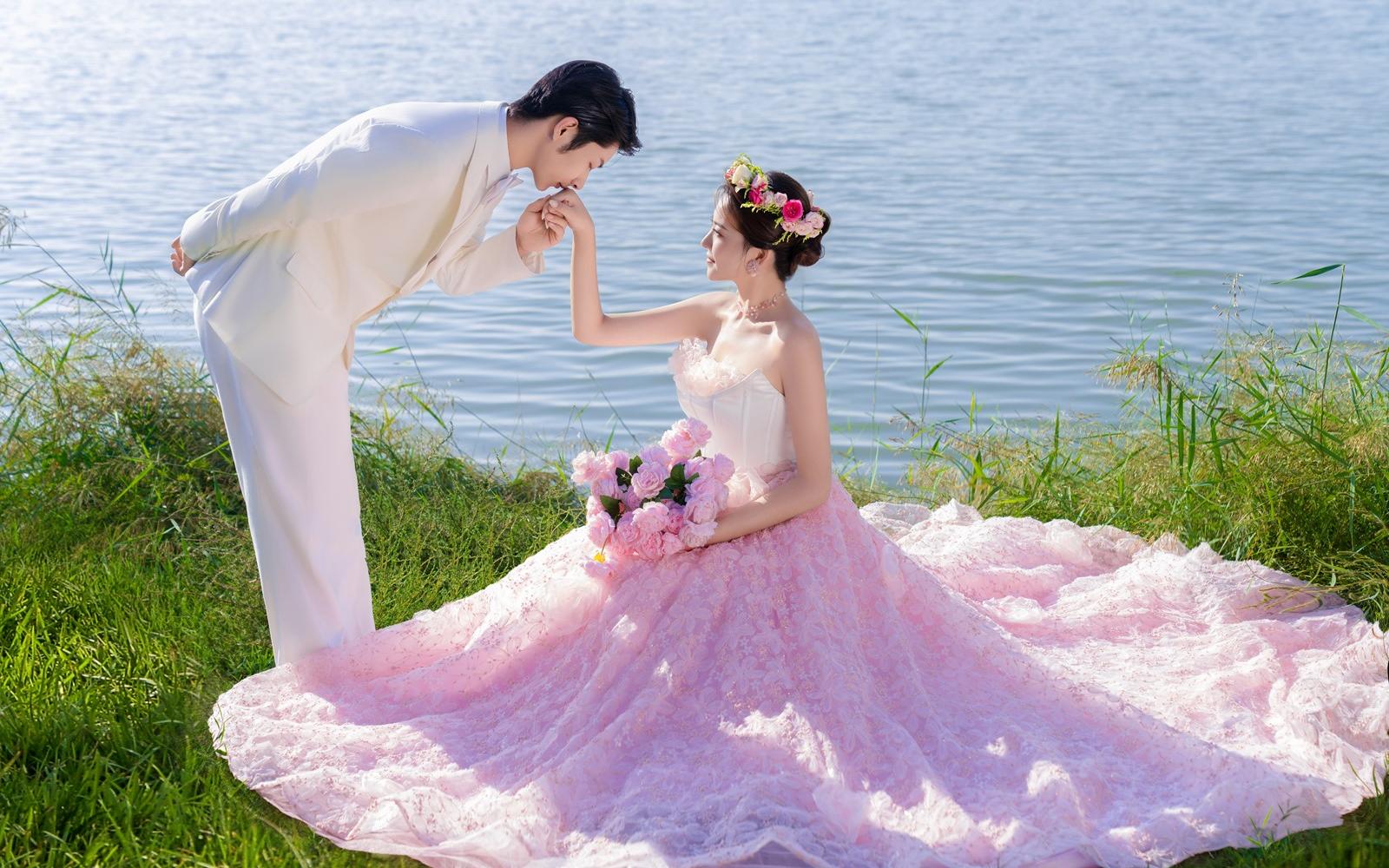 超有少女心💫公主风草坪婚纱照真的美哭我