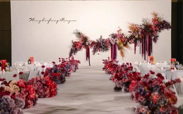 限量特惠｜酒红复古暖色调+氛围感室内婚礼