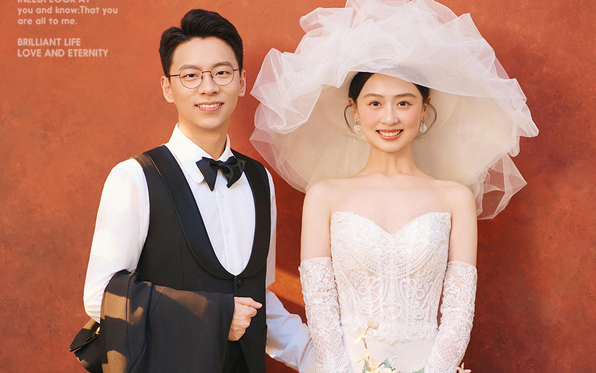 曬一曬我的紅底復(fù)古婚紗照