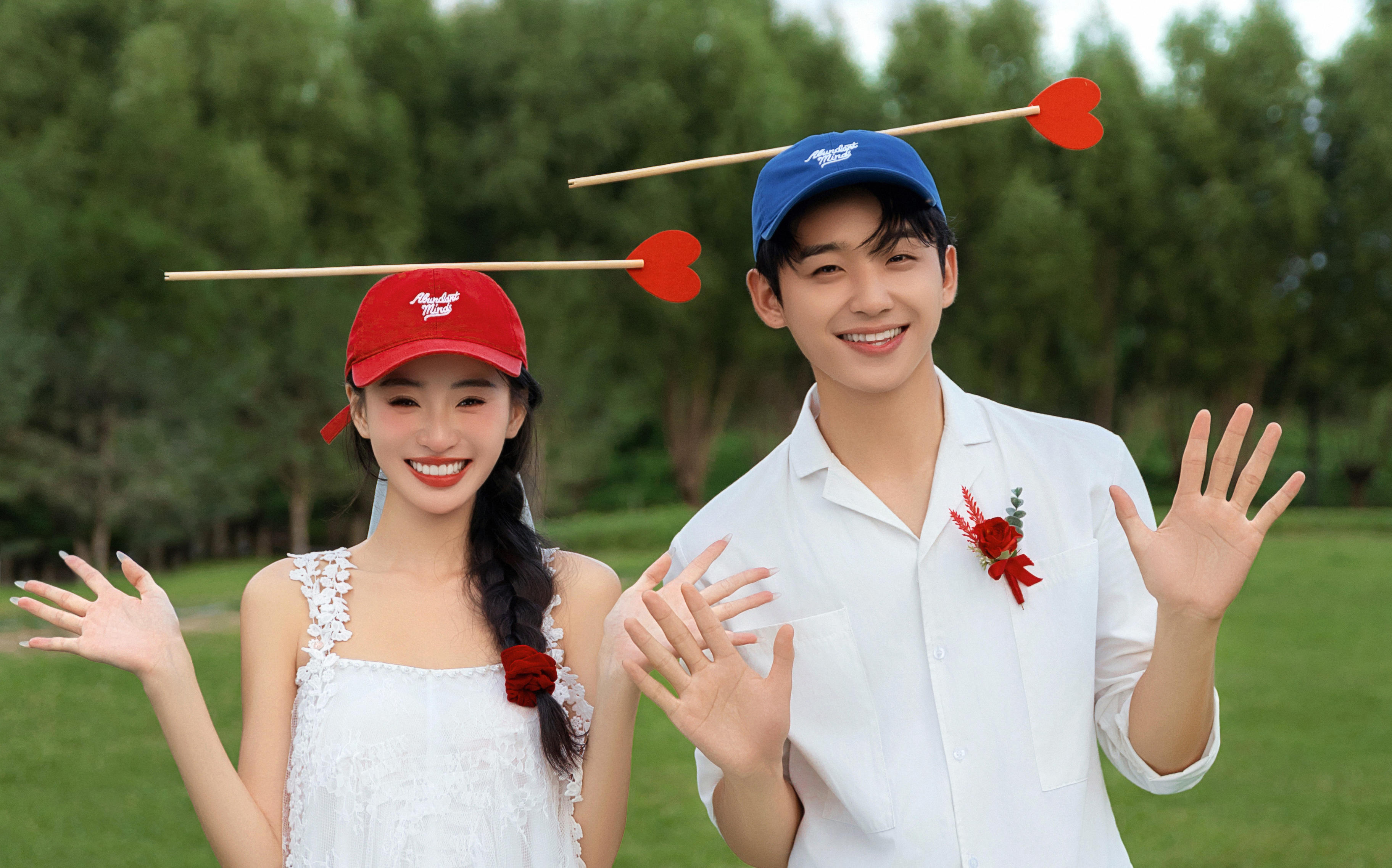 活力轻松风草坪婚纱照