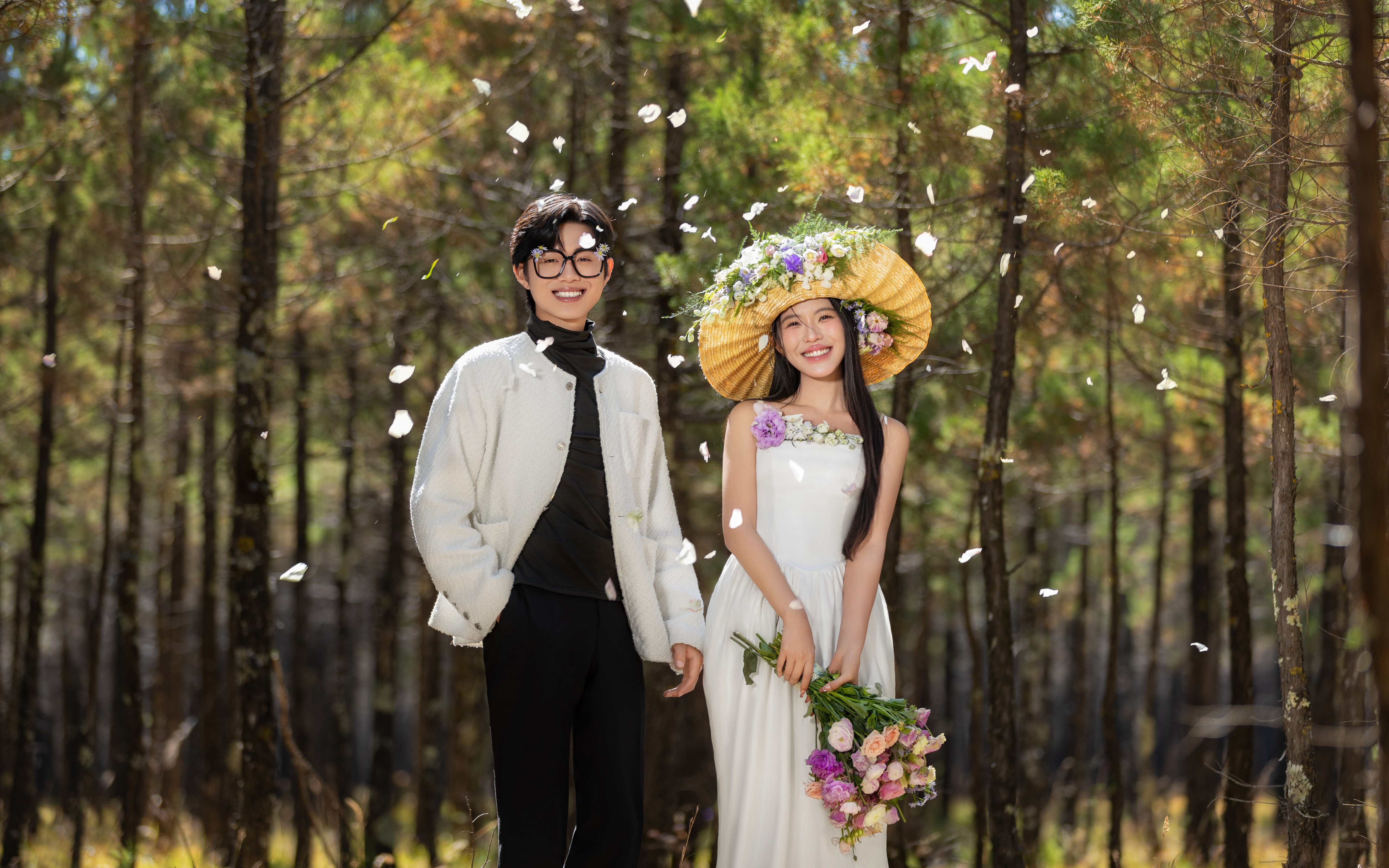 丽江森林漫步婚纱照｜藏在树影里的浪漫心动