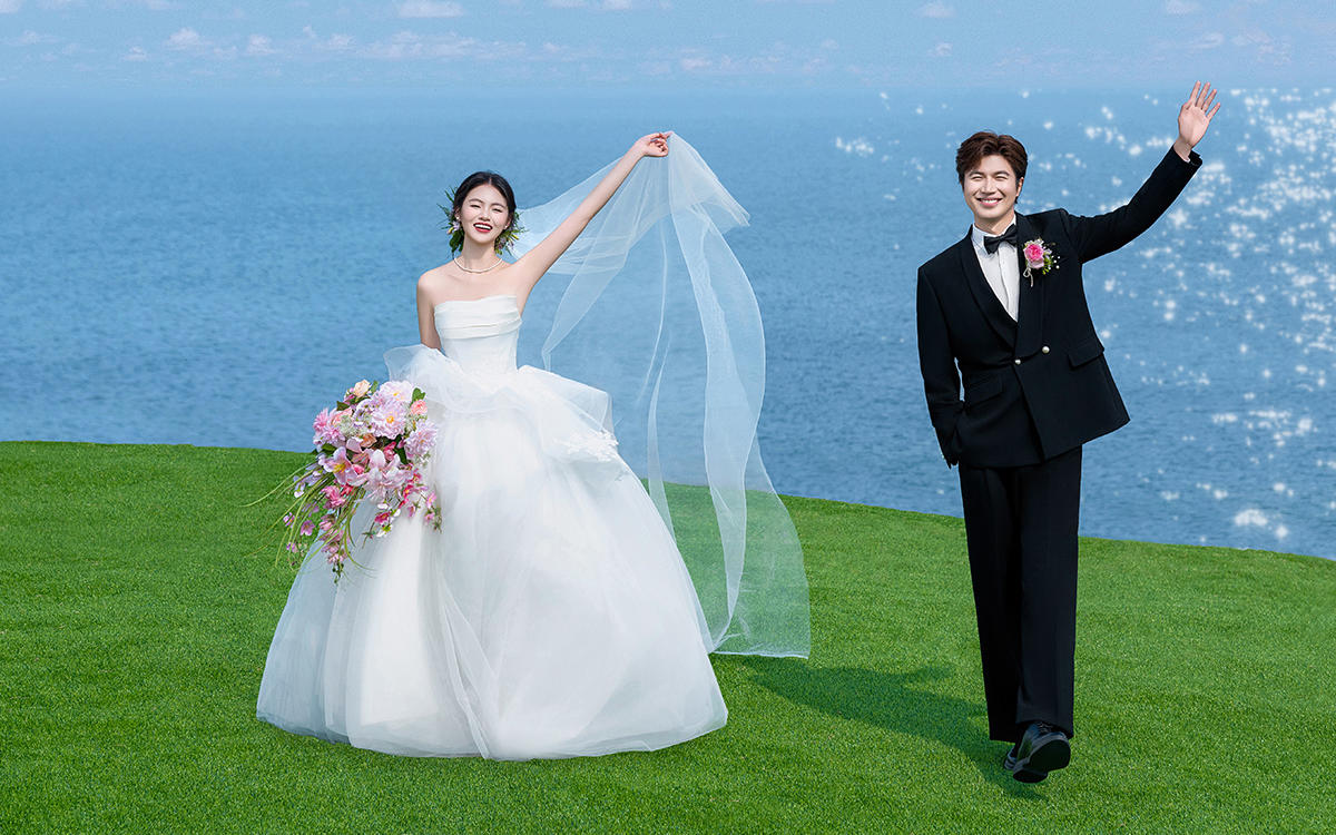 梦幻江畔❤诠释爱情的浪漫草坪婚纱照