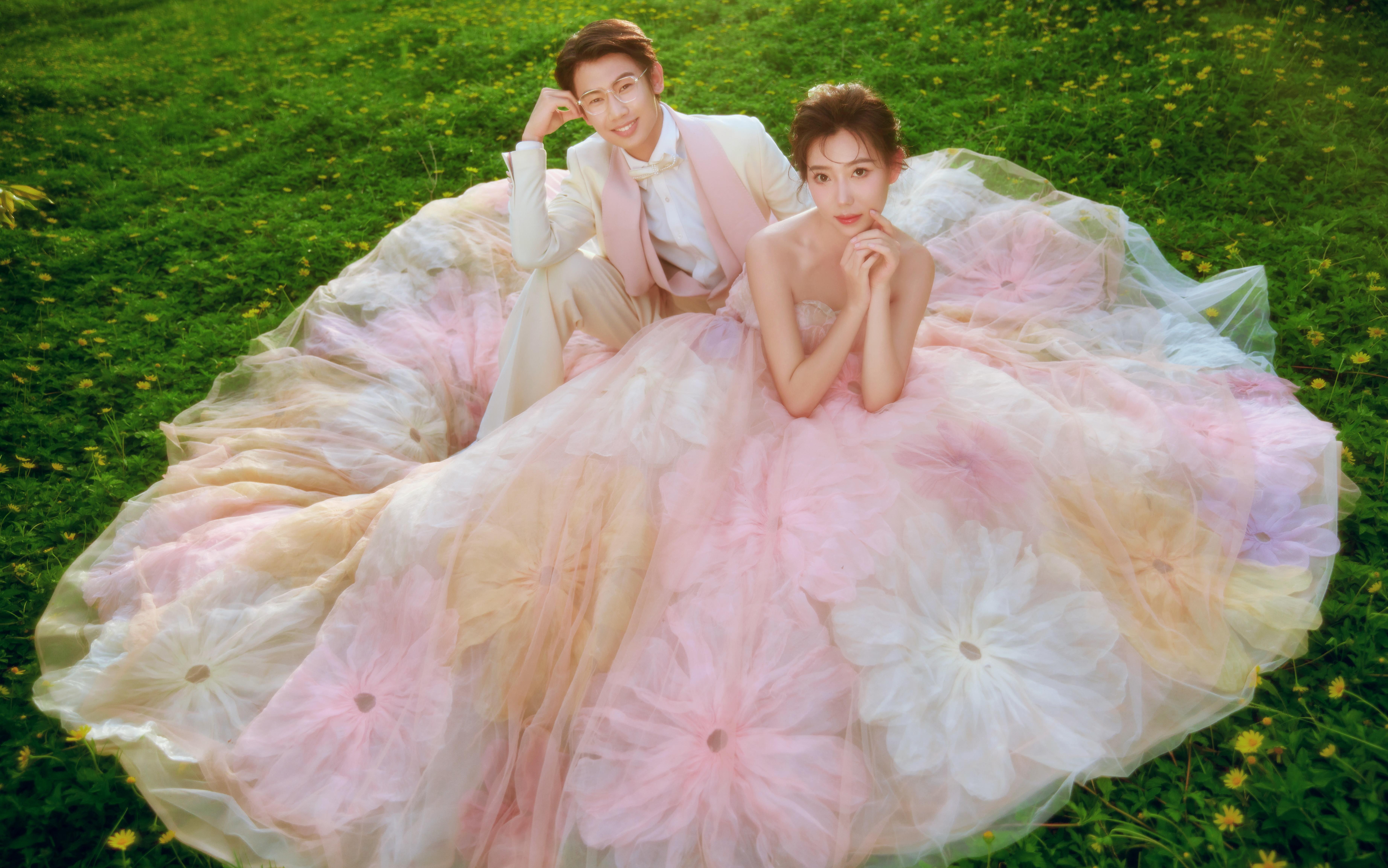 爱与自由并存❣️大理草坪婚纱照