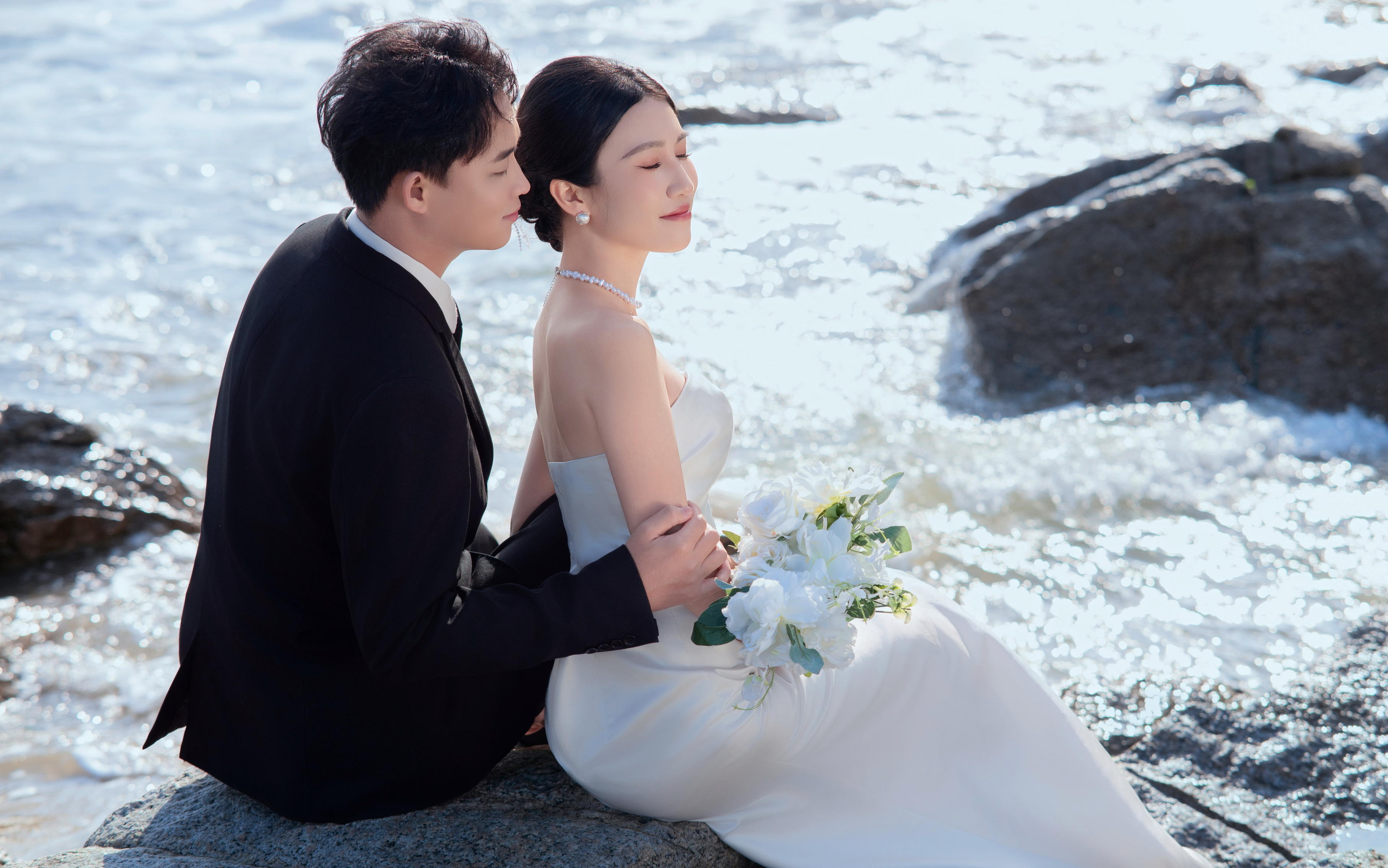 🌊定格瞬间的温柔与永恒｜海景礁石婚纱照