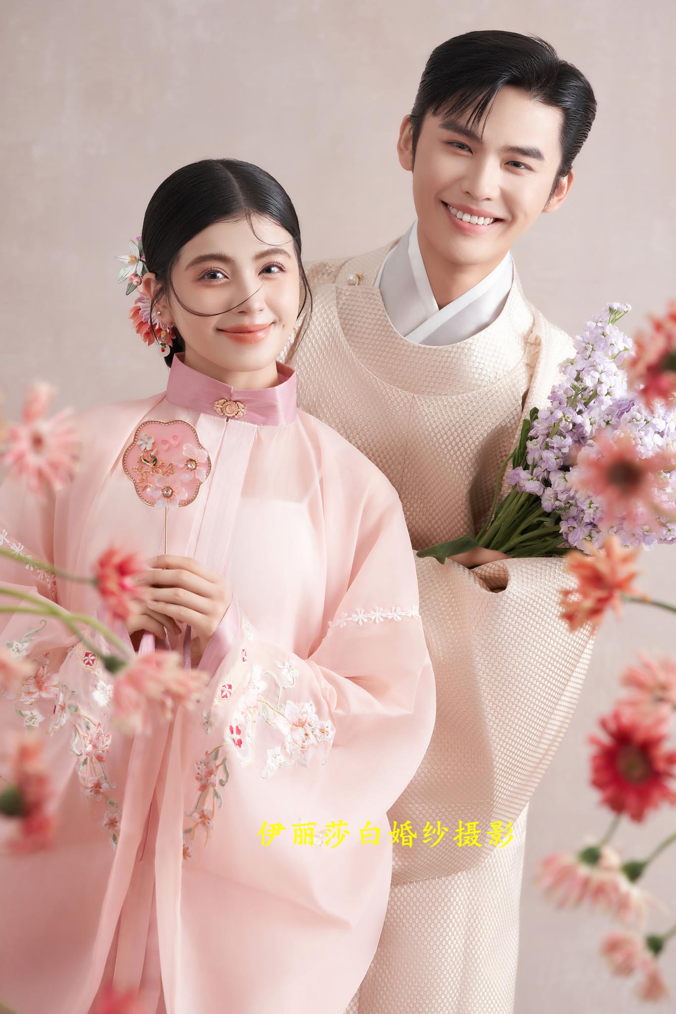 拍婚纱照3888套餐有跟妆+秀和+礼服 4699