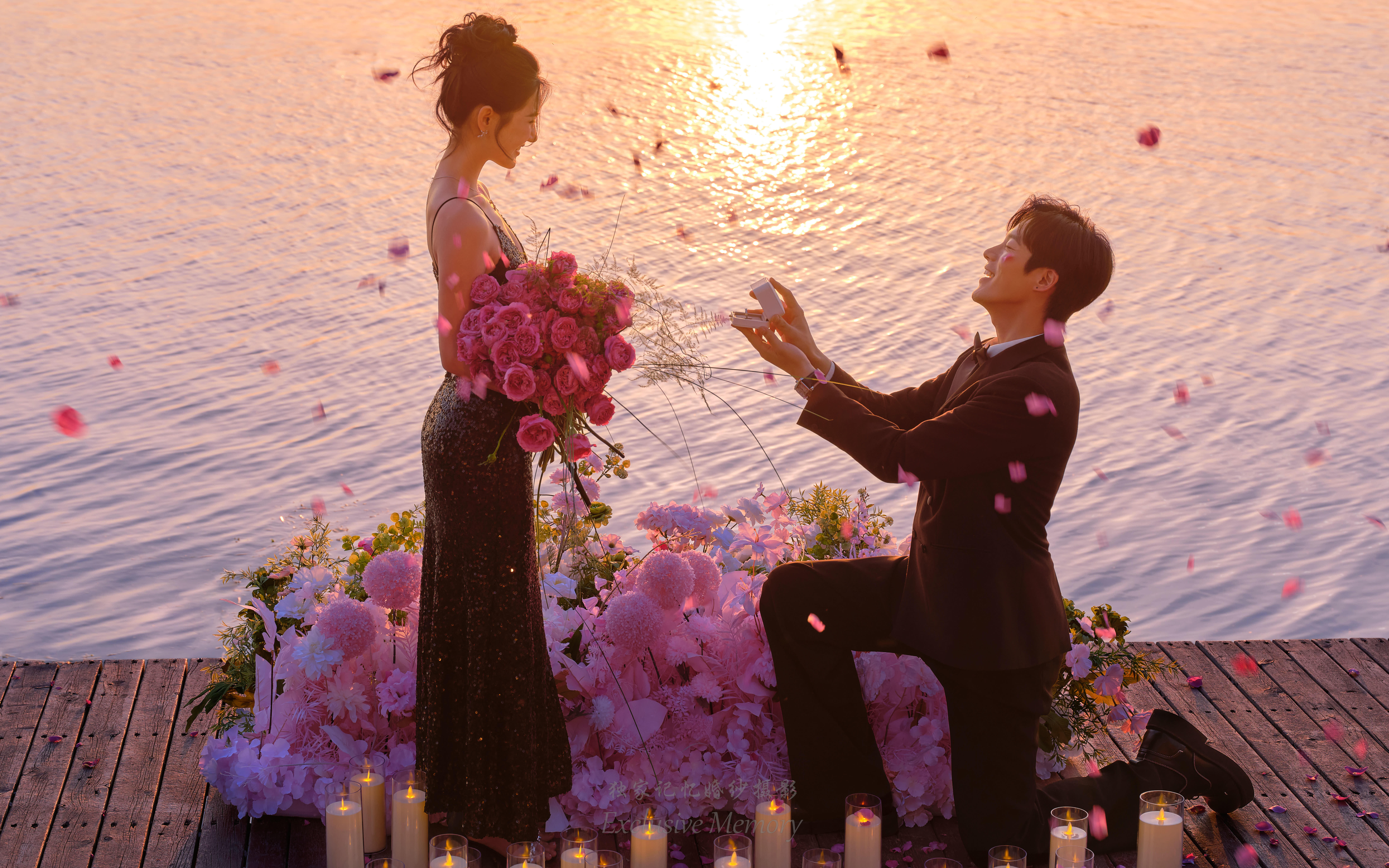 心动到爆炸的海景黄昏黑礼婚纱照，浪漫沉溺