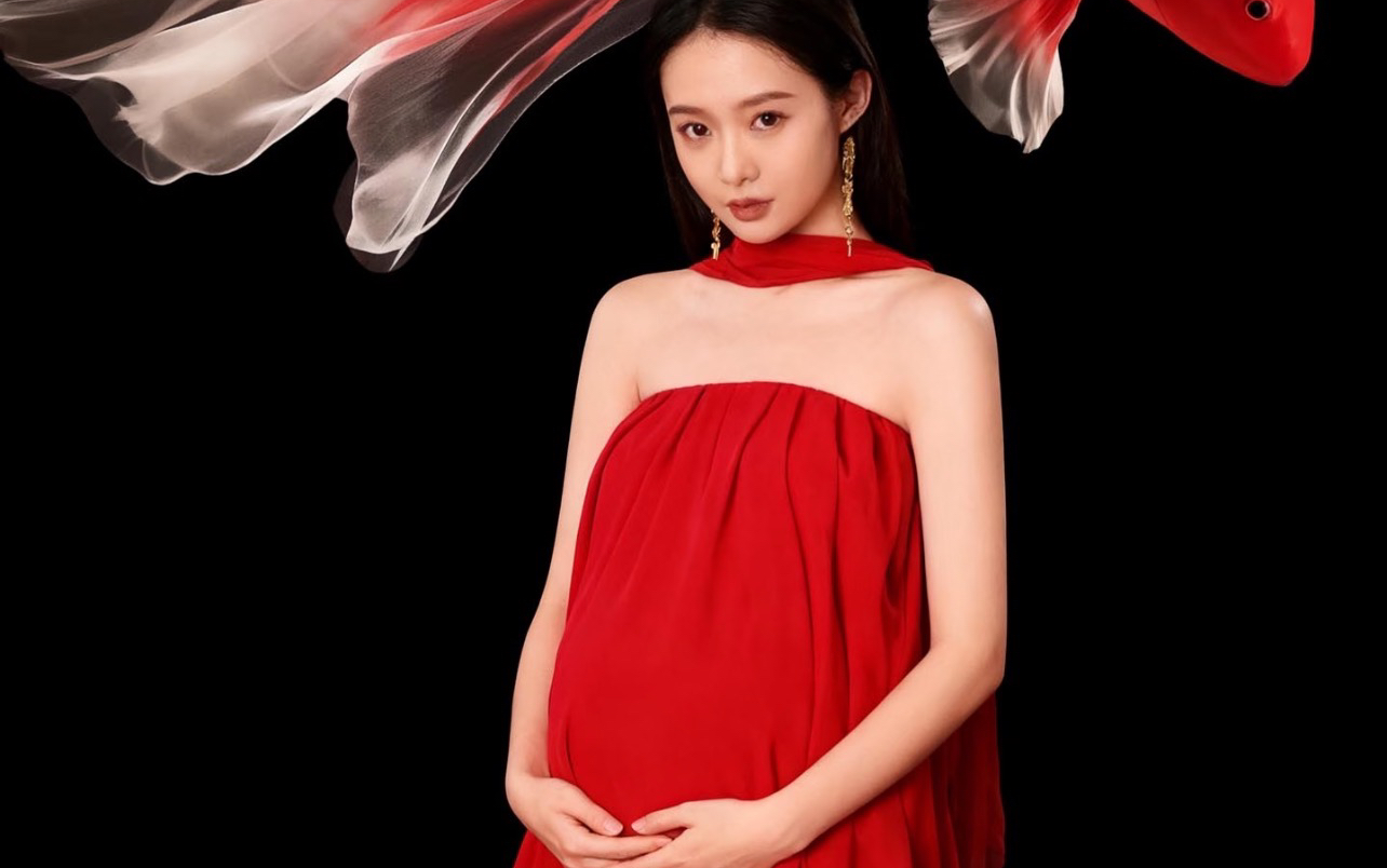 红色锦鲤孕妇照