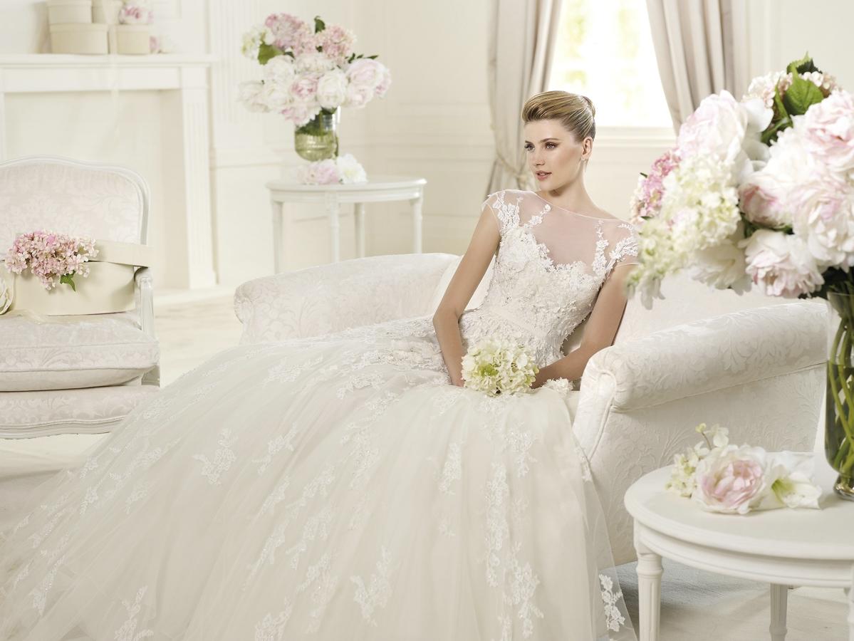 K女王高端明星爆款拖尾秀禾主纱三件套租赁套系