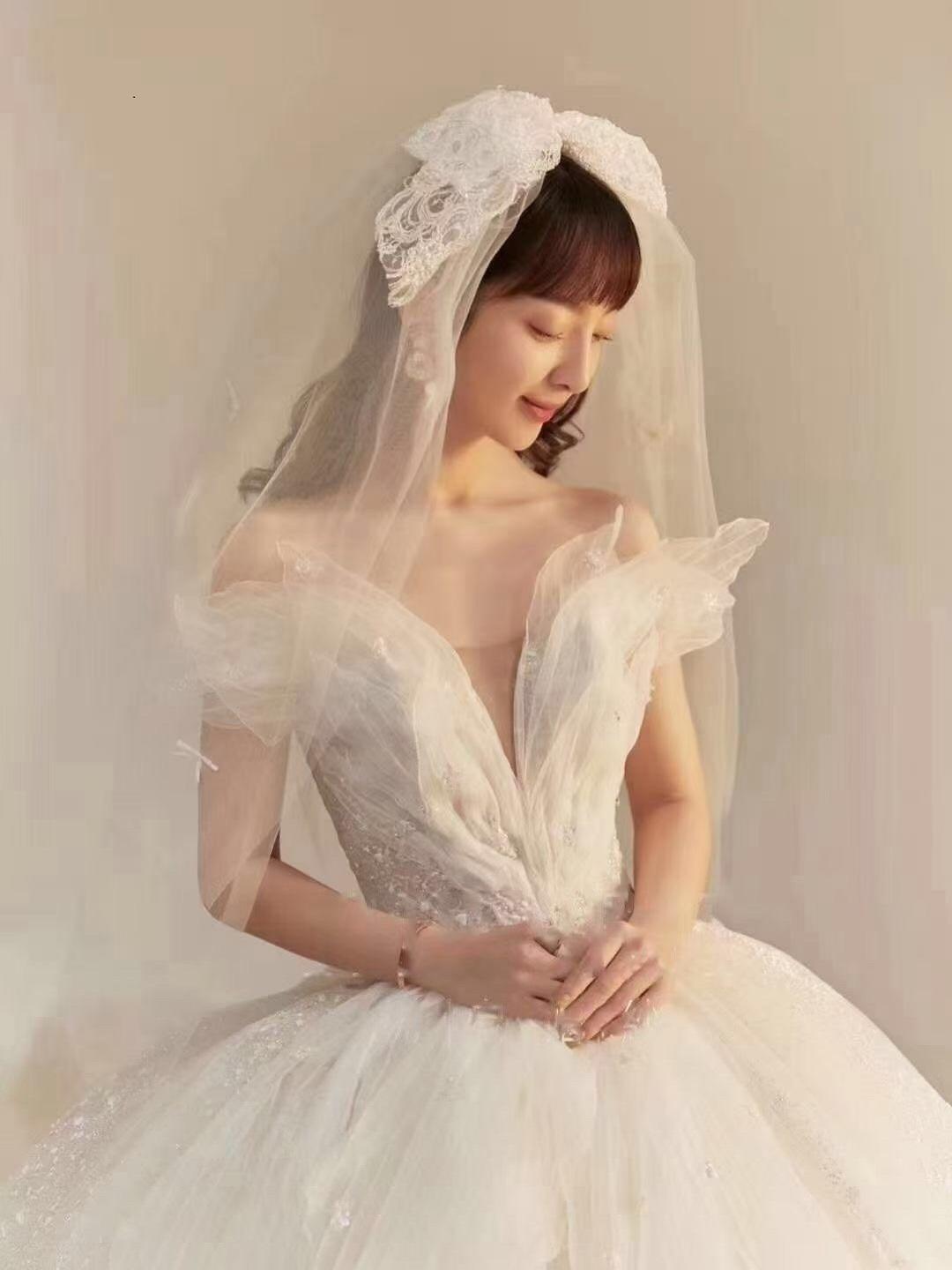 【人气套餐】专业全天跟妆+婚纱礼服免租