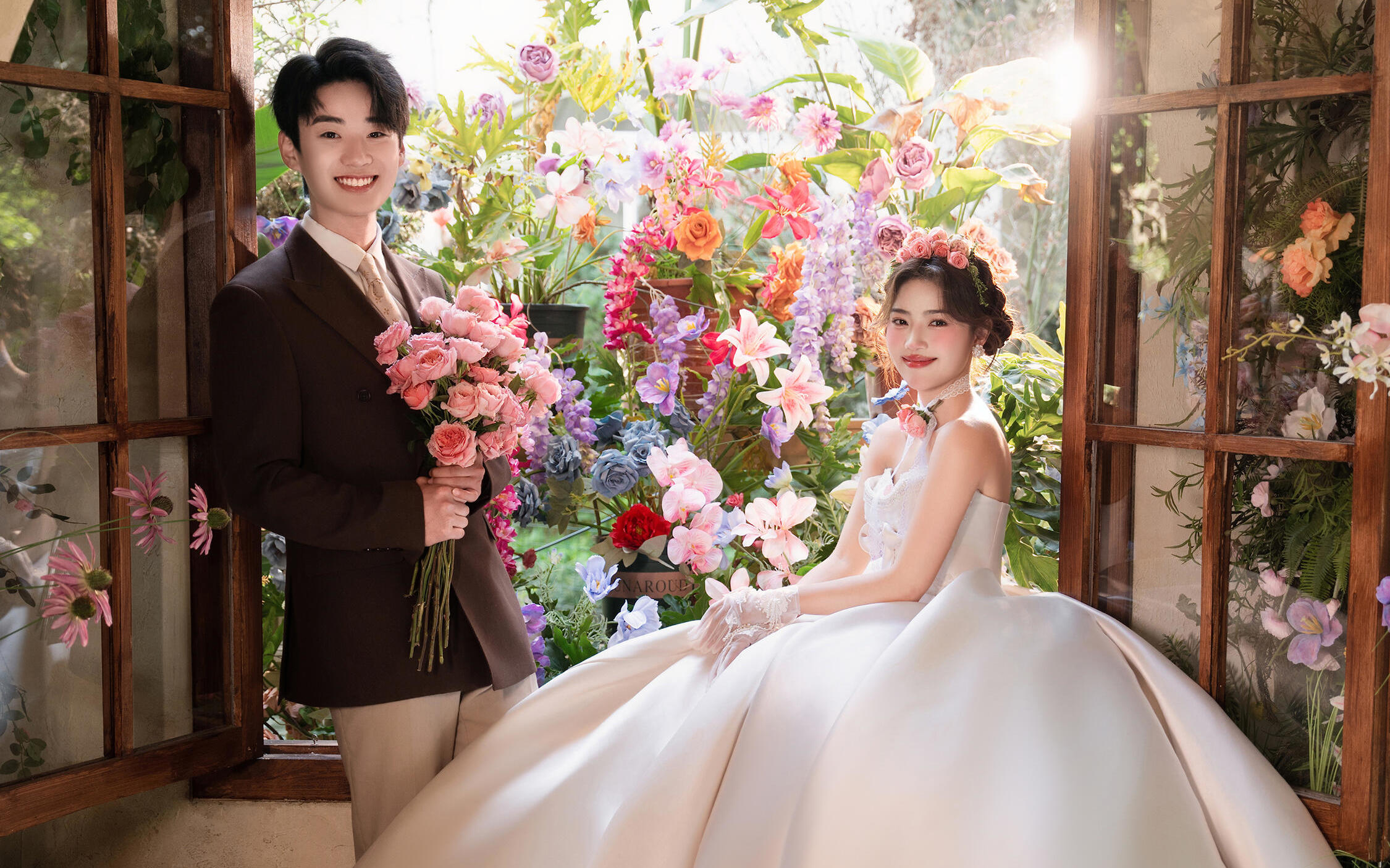 缎面韩式花房小花园感婚纱照