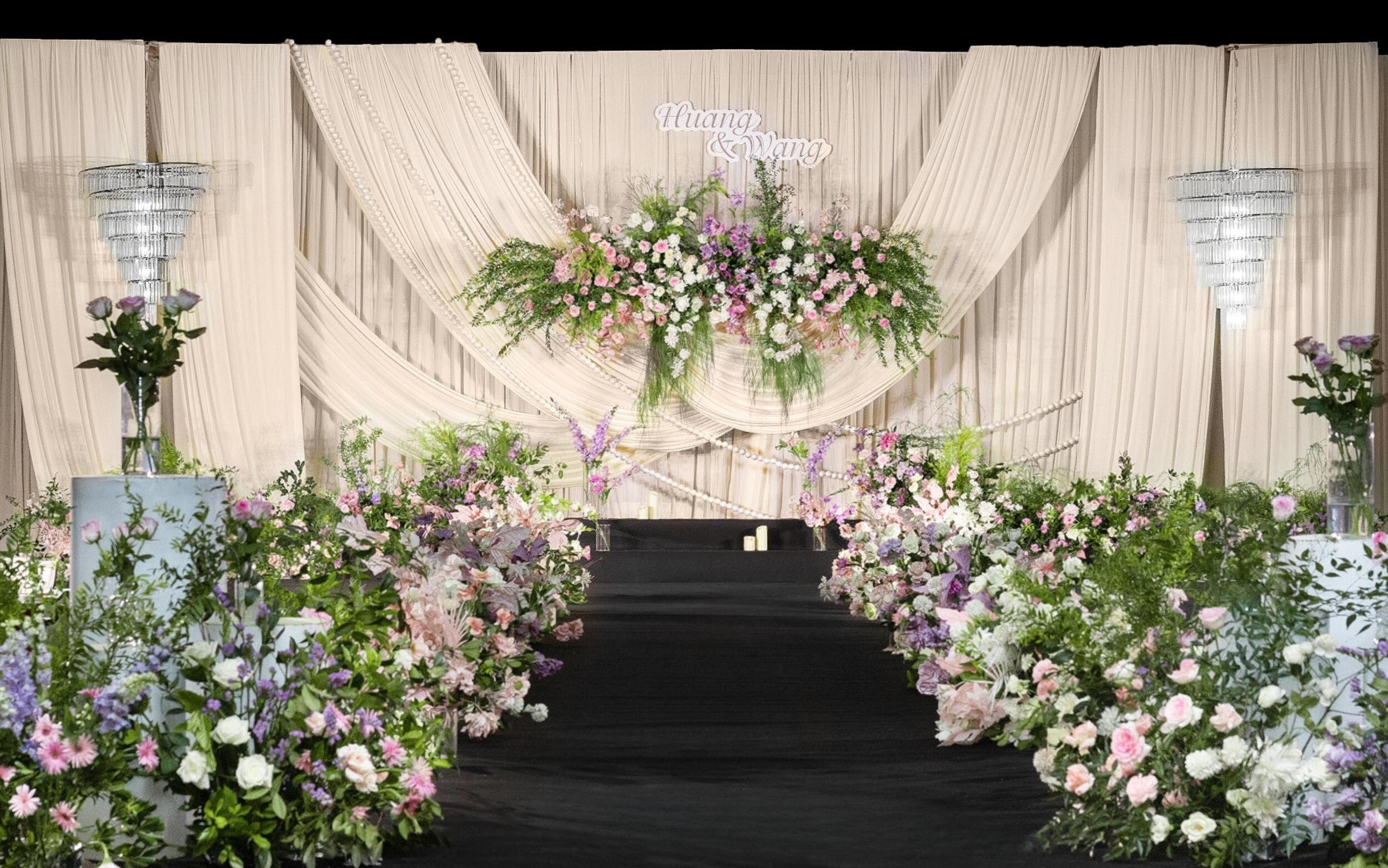 一万出头也可以拿捏 香槟色布幔搭配鲜花婚礼布置