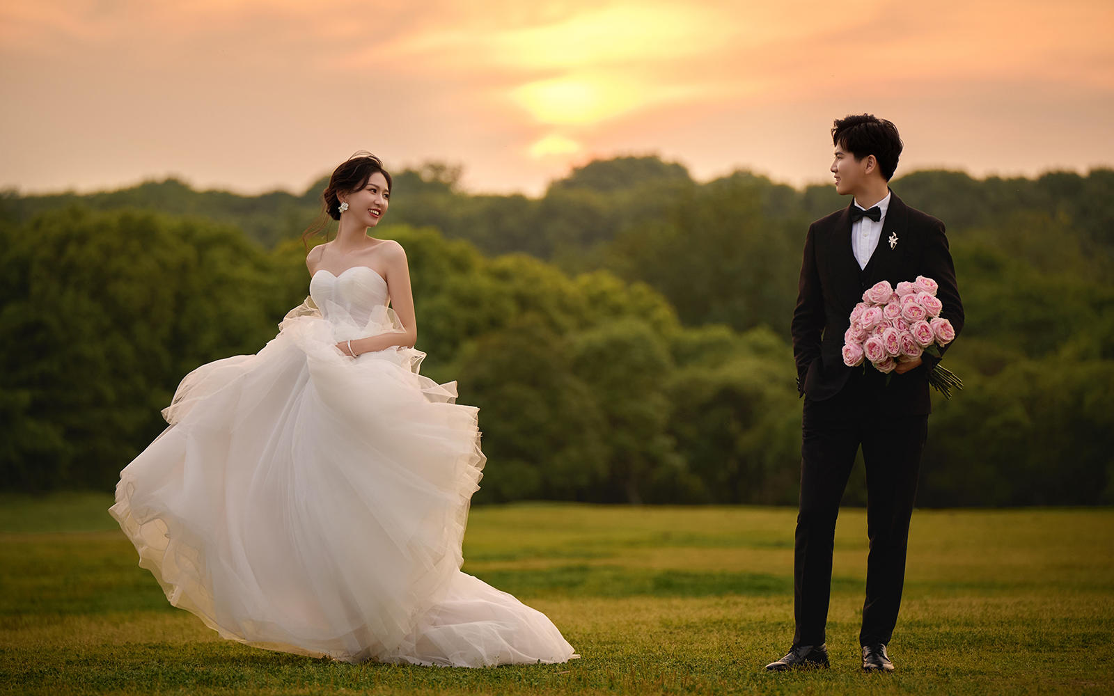 【雪彩客片】都去拍这组甜到心坎里的韩式草坪婚纱照