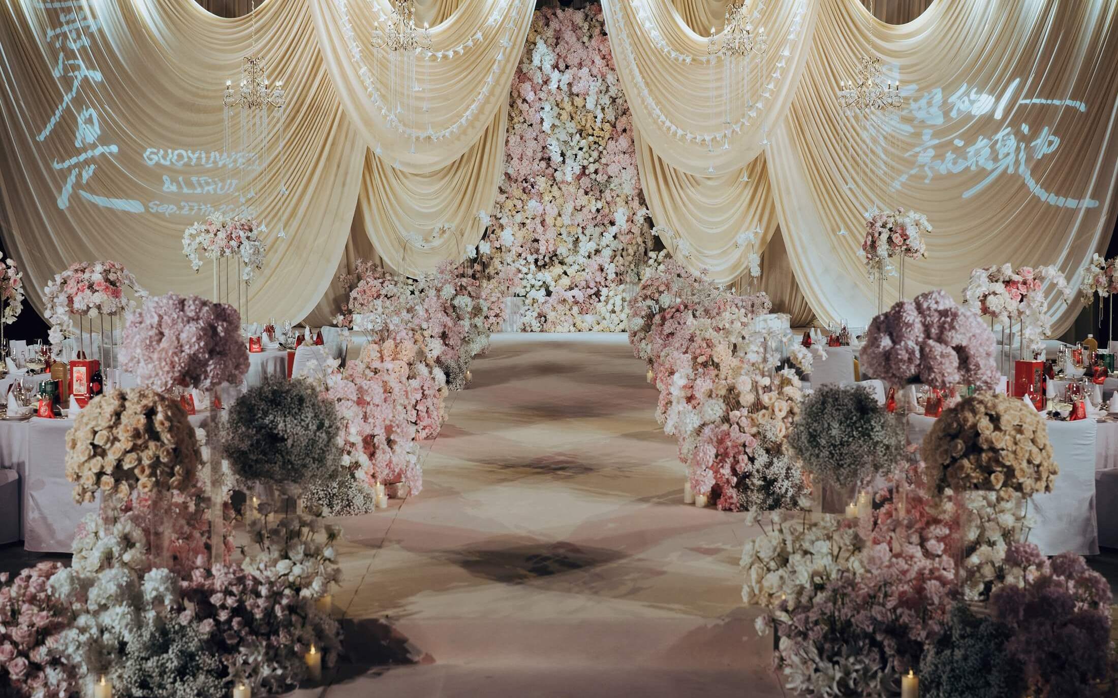 【梦幻婚庆礼仪策划】温柔香槟粉花墙韩式布幔婚礼