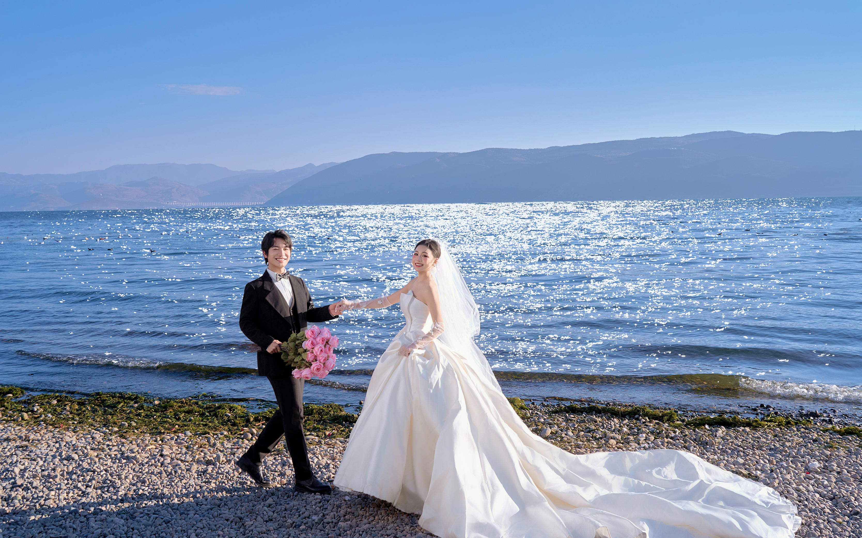 洱海把巨美的那片蓝｜借给我们拍婚纱照