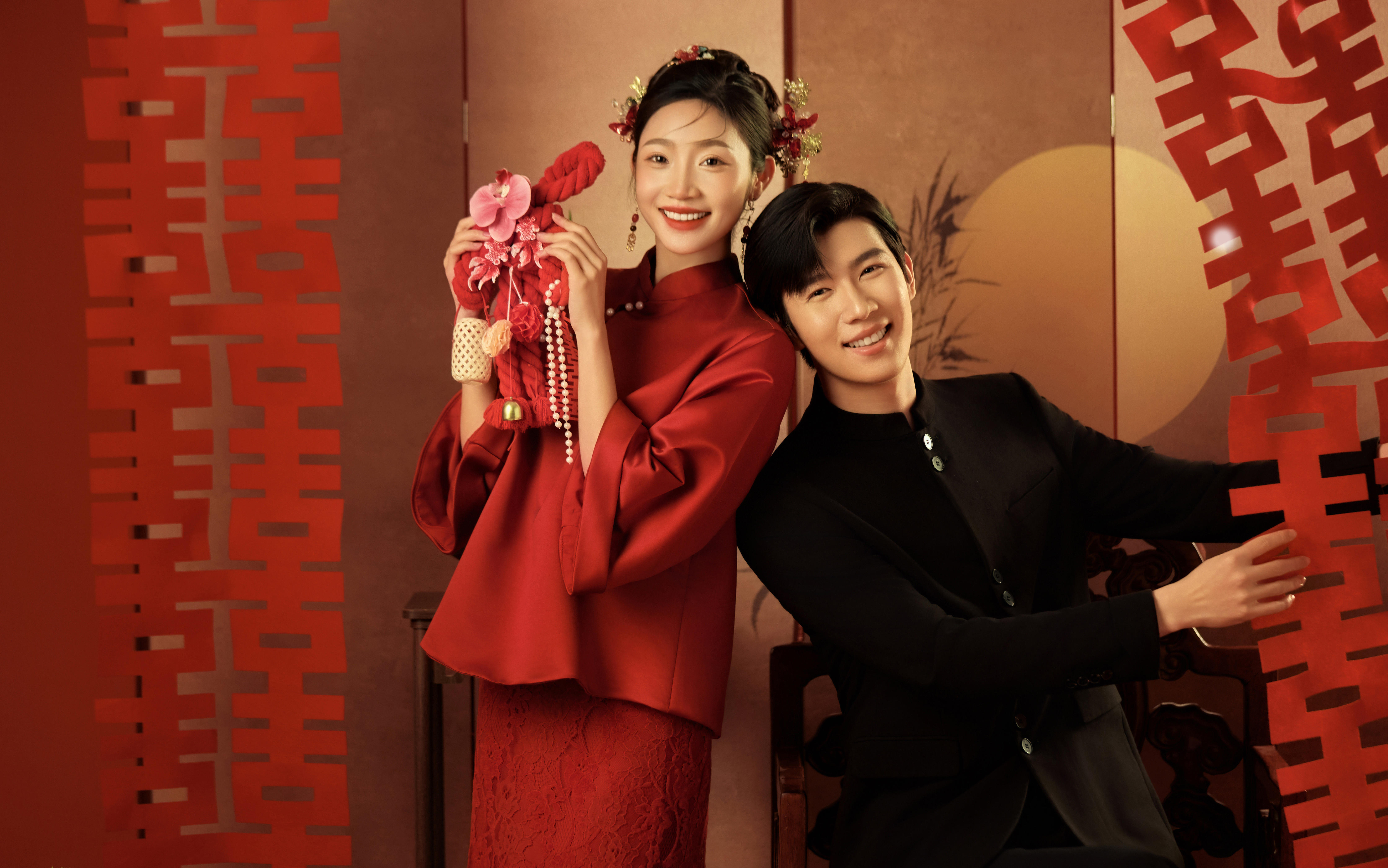 红妆配笑意，是属于我们的中式小确幸~