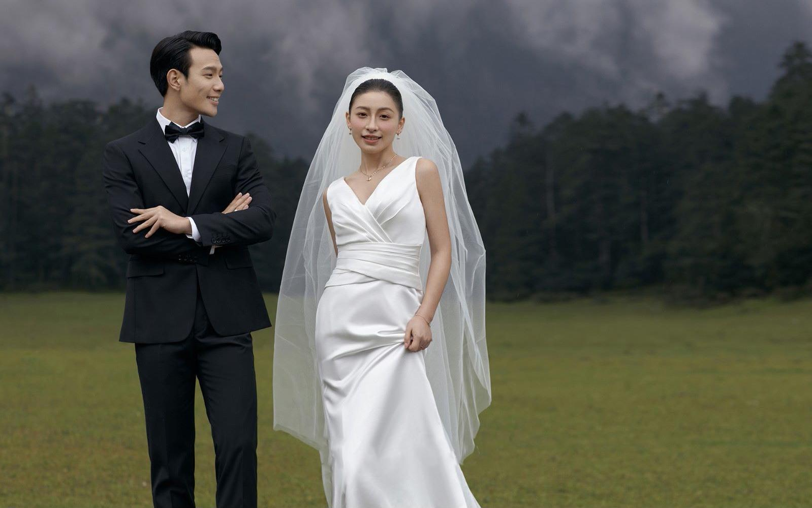 森系清新草坪婚纱照