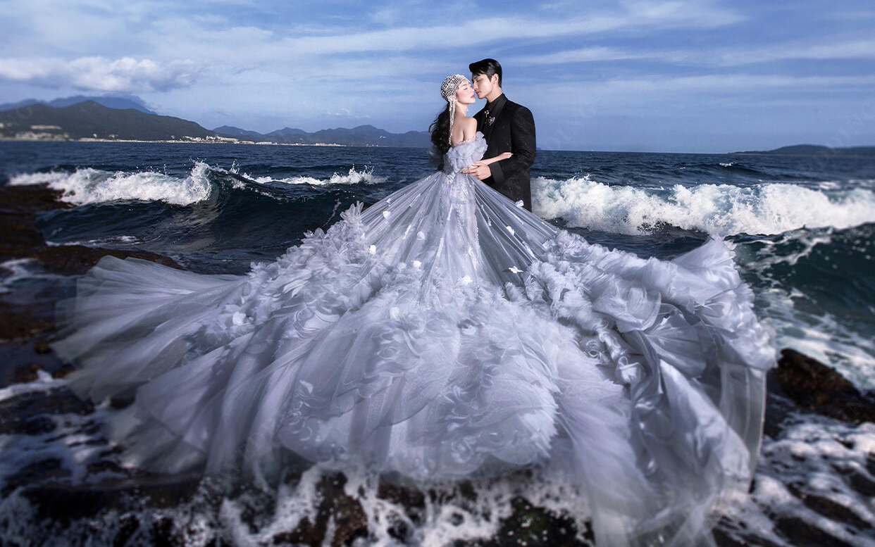 美到犯規(guī)｜被問爆的礁石海邊婚紗照