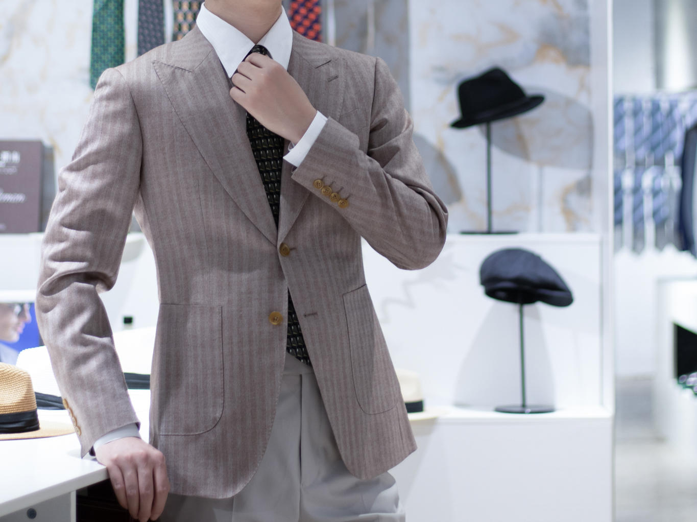 【专业设计】驻店设计师为您设计满意的西服