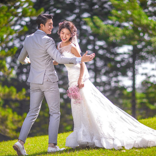 周口巴藜春天婚纱摄影【那片草地】新尚风格底片全送