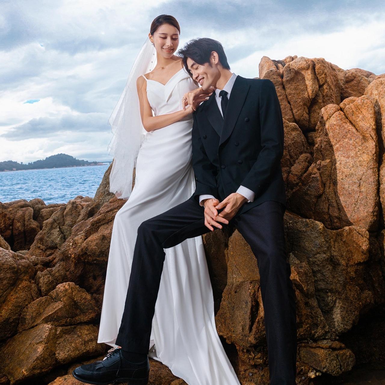 海景礁石婚纱照分享｜青岛海景风婚纱照