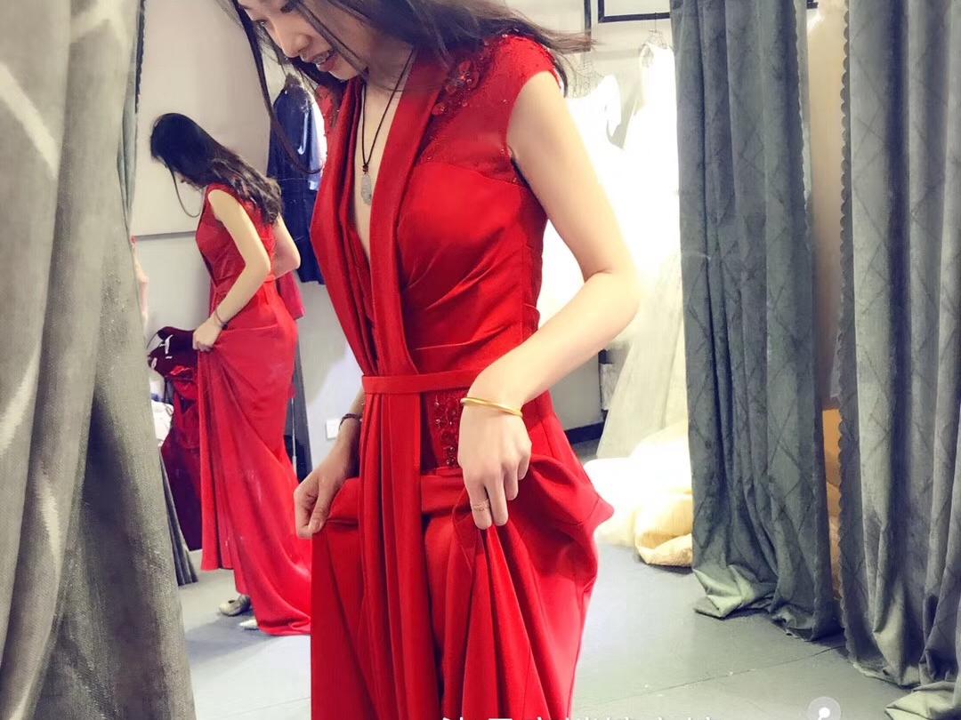 「超值租赁」微商活动晚宴礼服单件 化妆