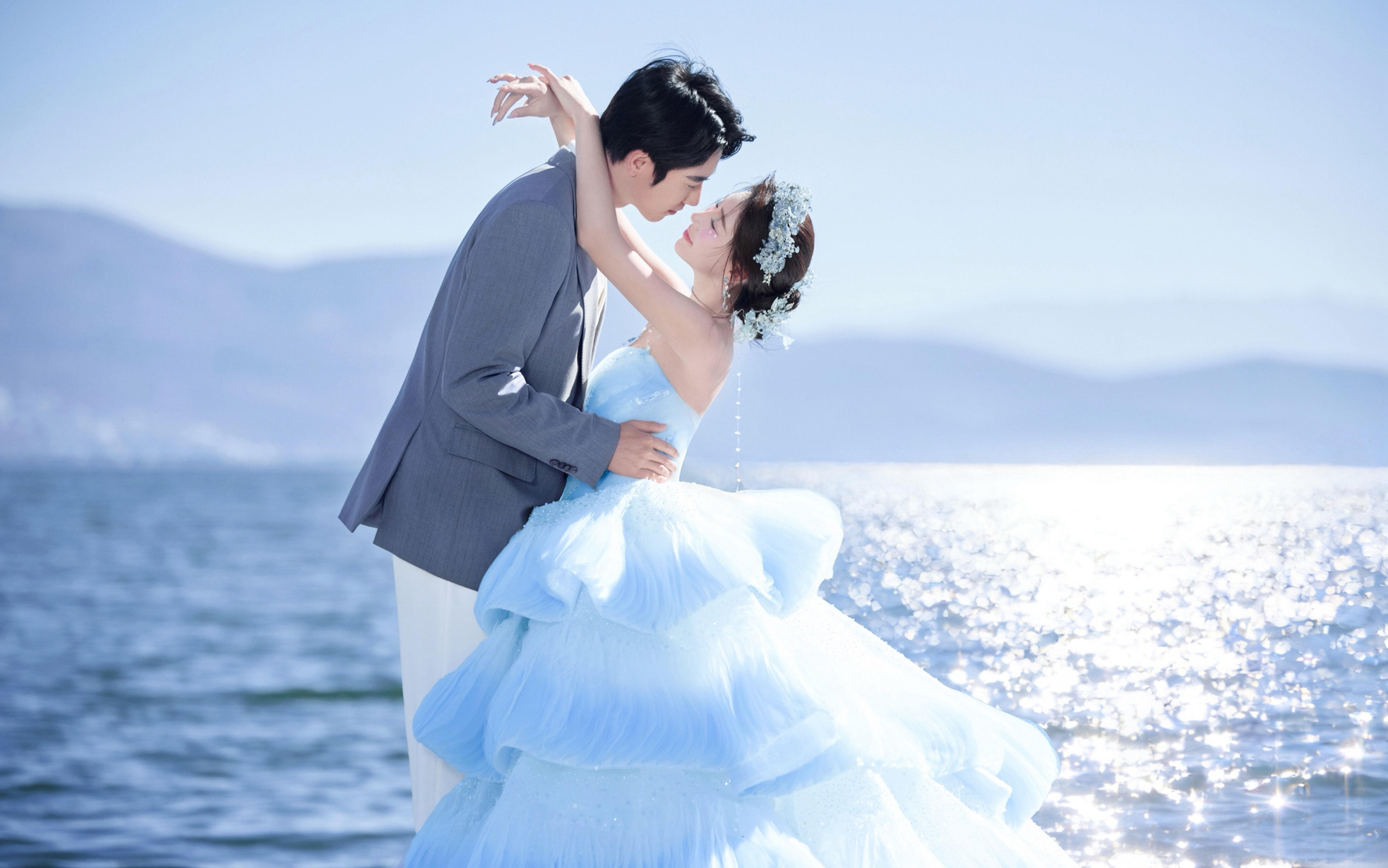 把層疊的海浪穿在身上