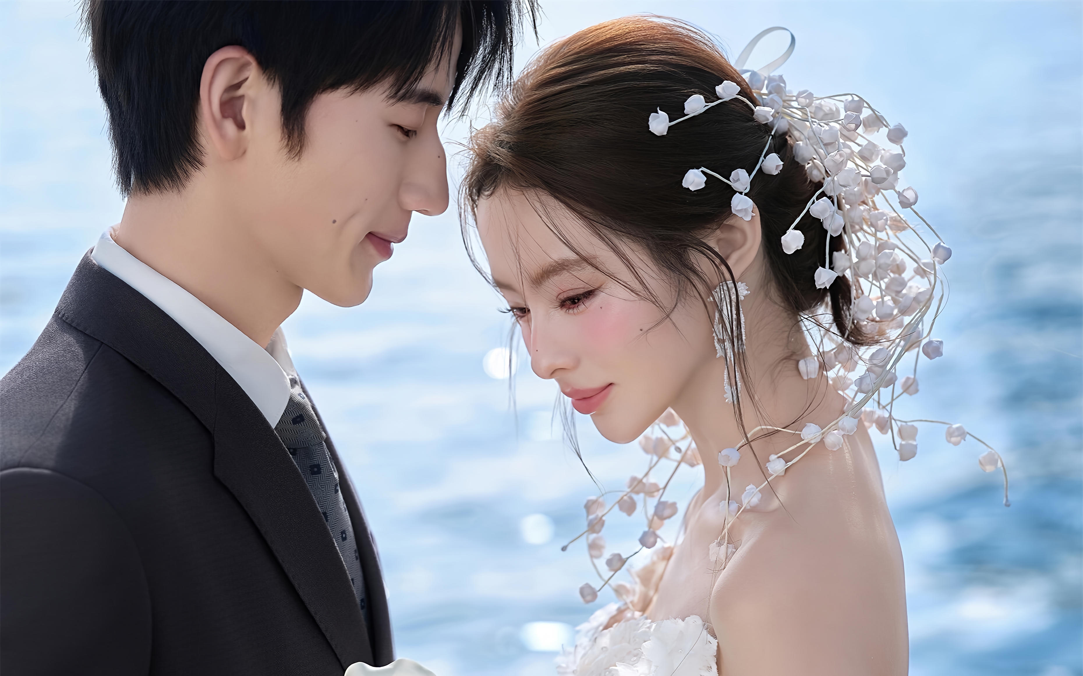 在晴日的海邊拍一組婚紗照再浪漫不過了