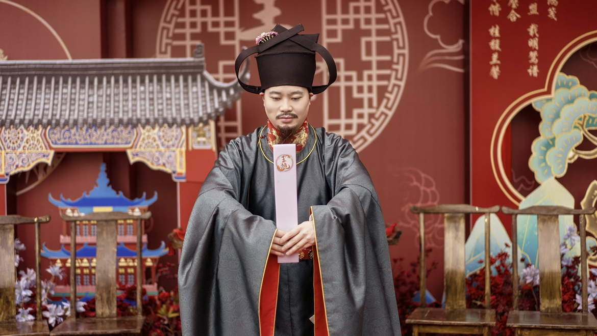 不一样的开场方式，不一样的声音