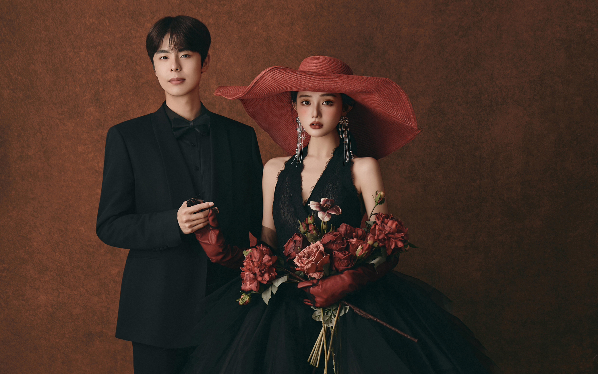 拒絕千篇一律｜復(fù)古黑紗婚紗照太絕了   