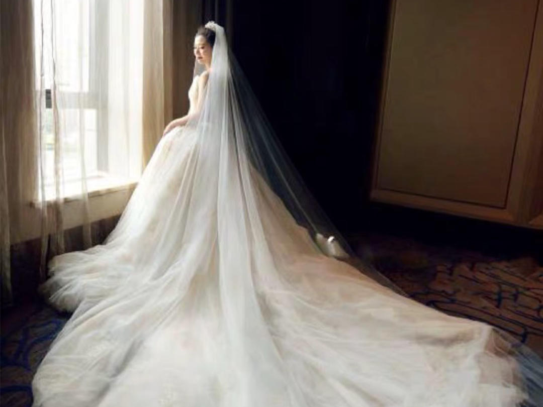 【春熙花开】7件礼服＋一线团队全程跟妆